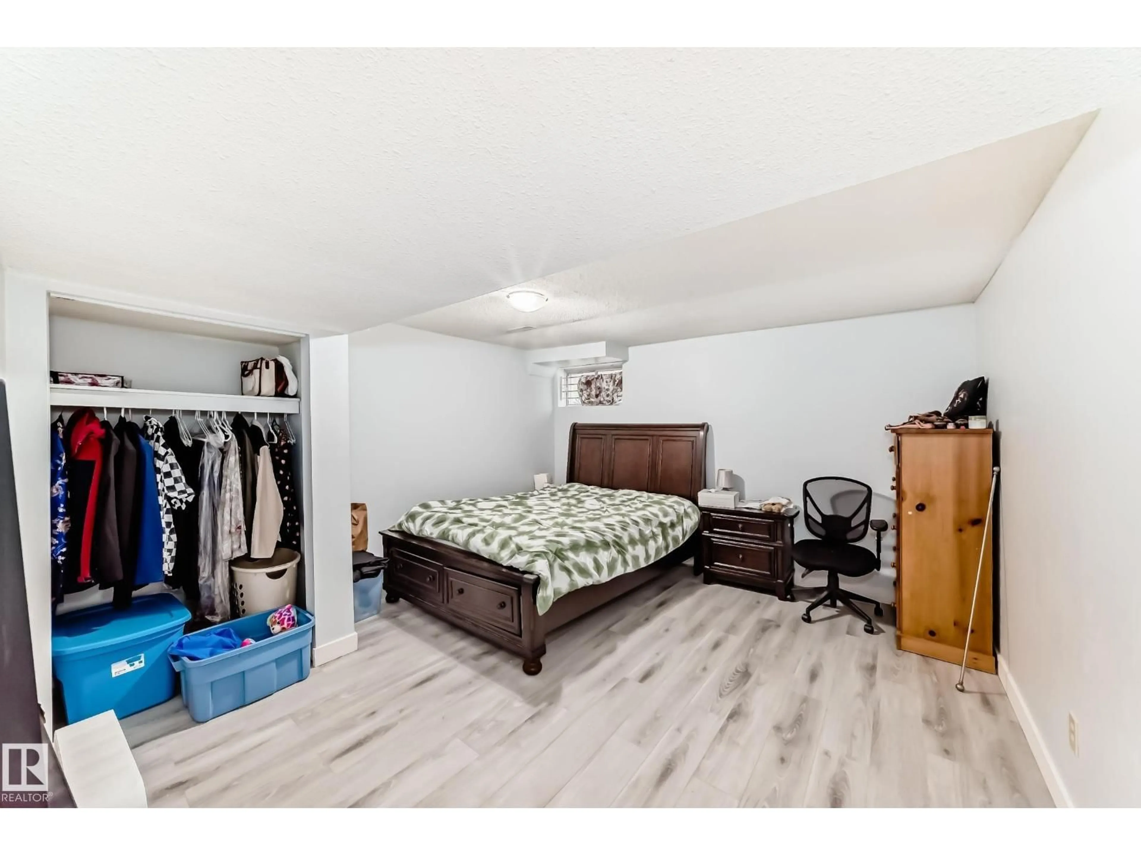 A pic of a room for NW - 1804 51 ST, Edmonton Alberta T6L1K1