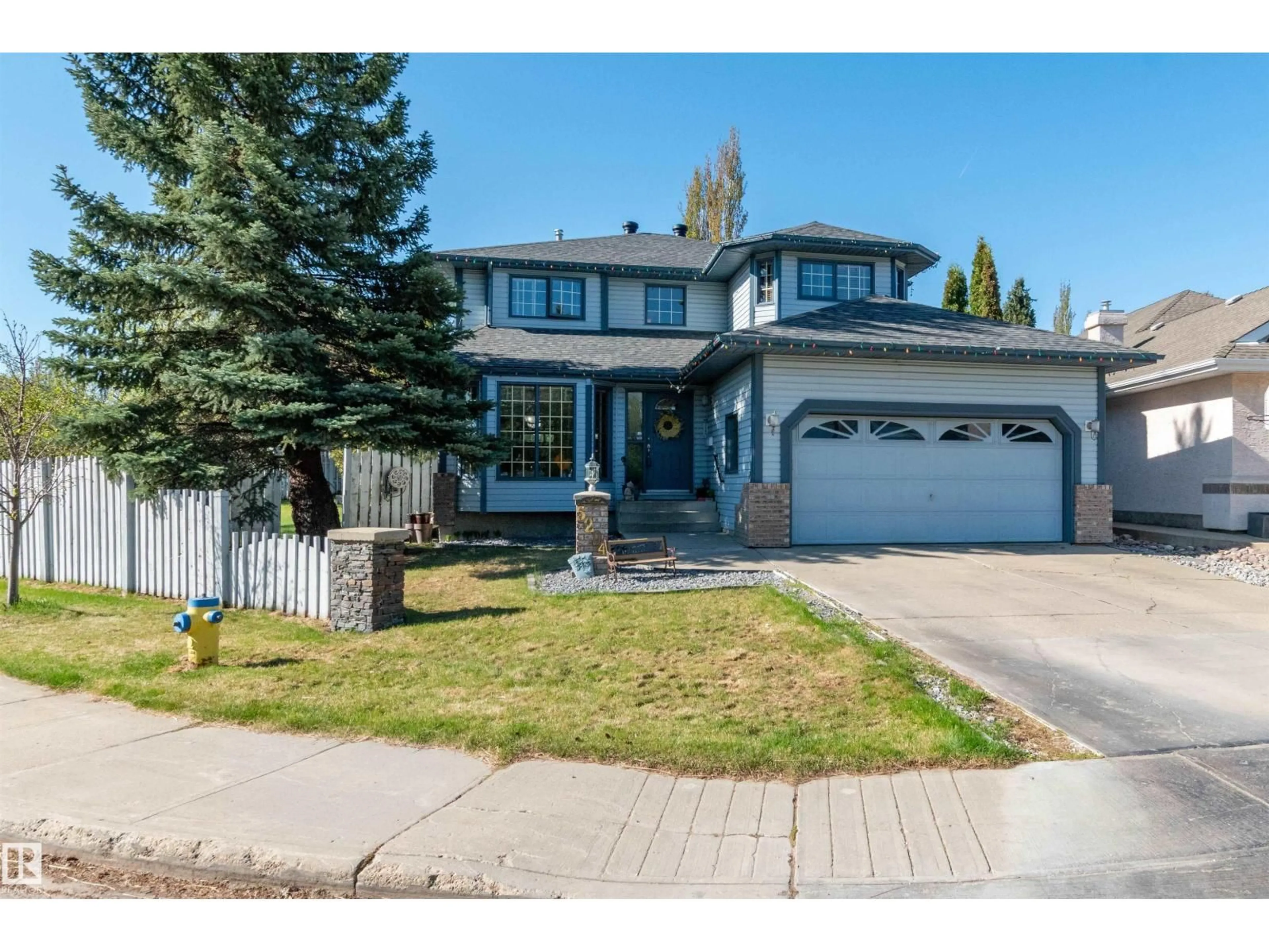 Home with vinyl exterior material, street for NW - 5204 190 ST, Edmonton Alberta T6M2L2
