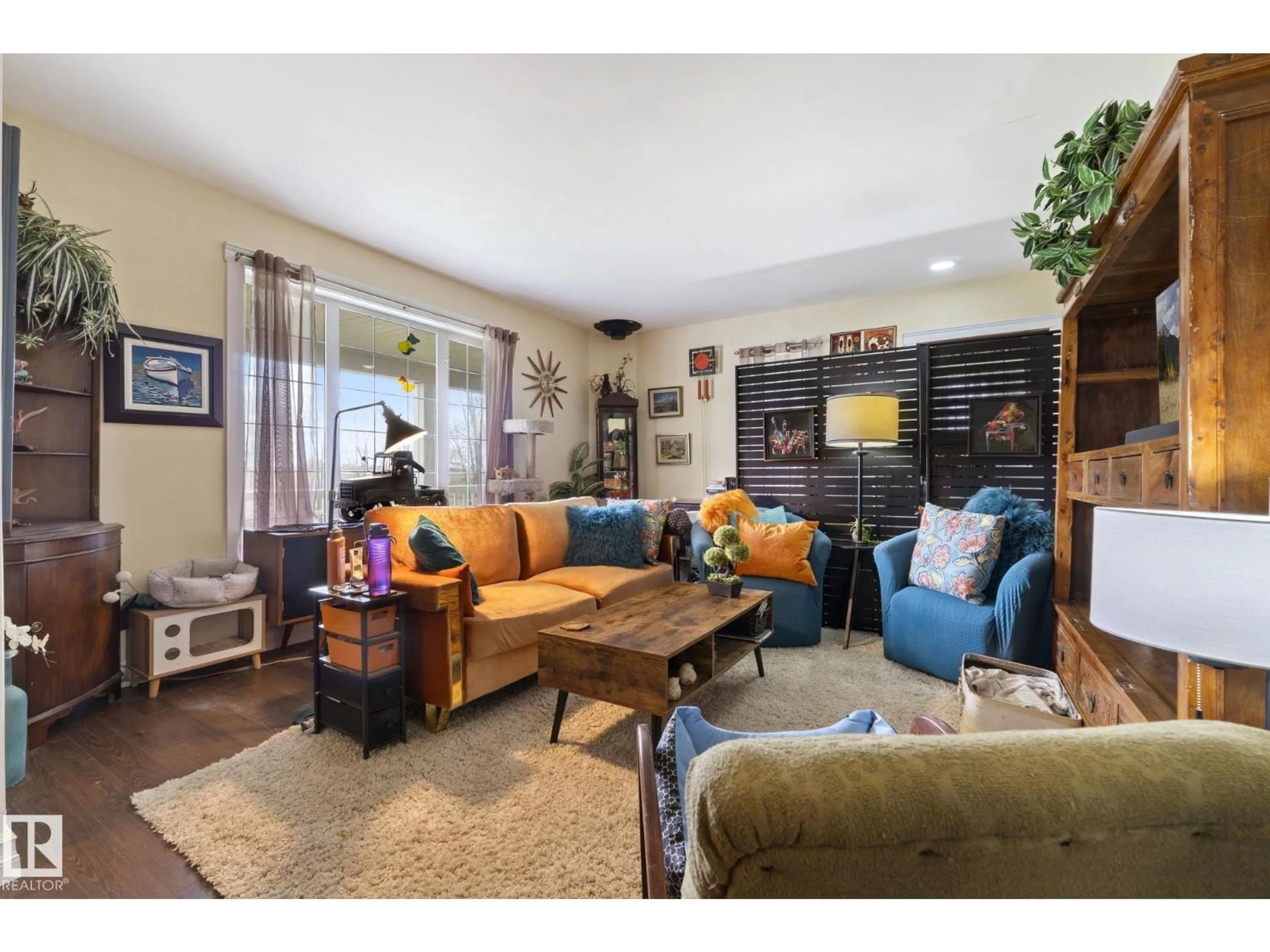 Living room with furniture, wood/laminate floor for 54255 RGE ROAD 222, Rural Strathcona County Alberta T8L3Y6