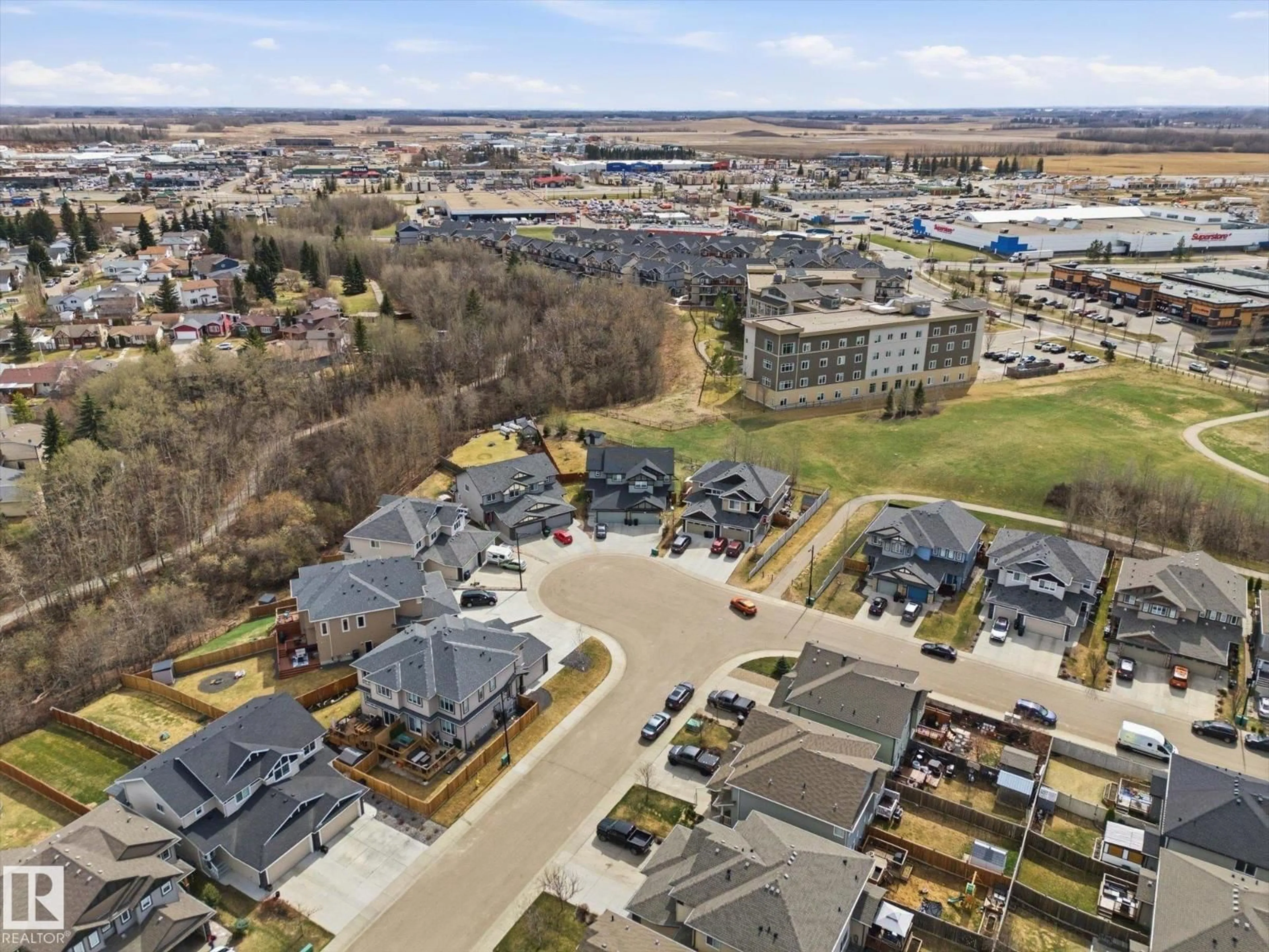 A pic from outside/outdoor area/front of a property/back of a property/a pic from drone, unknown for 75 MEADOWPARK GA, Spruce Grove Alberta T7X0T9