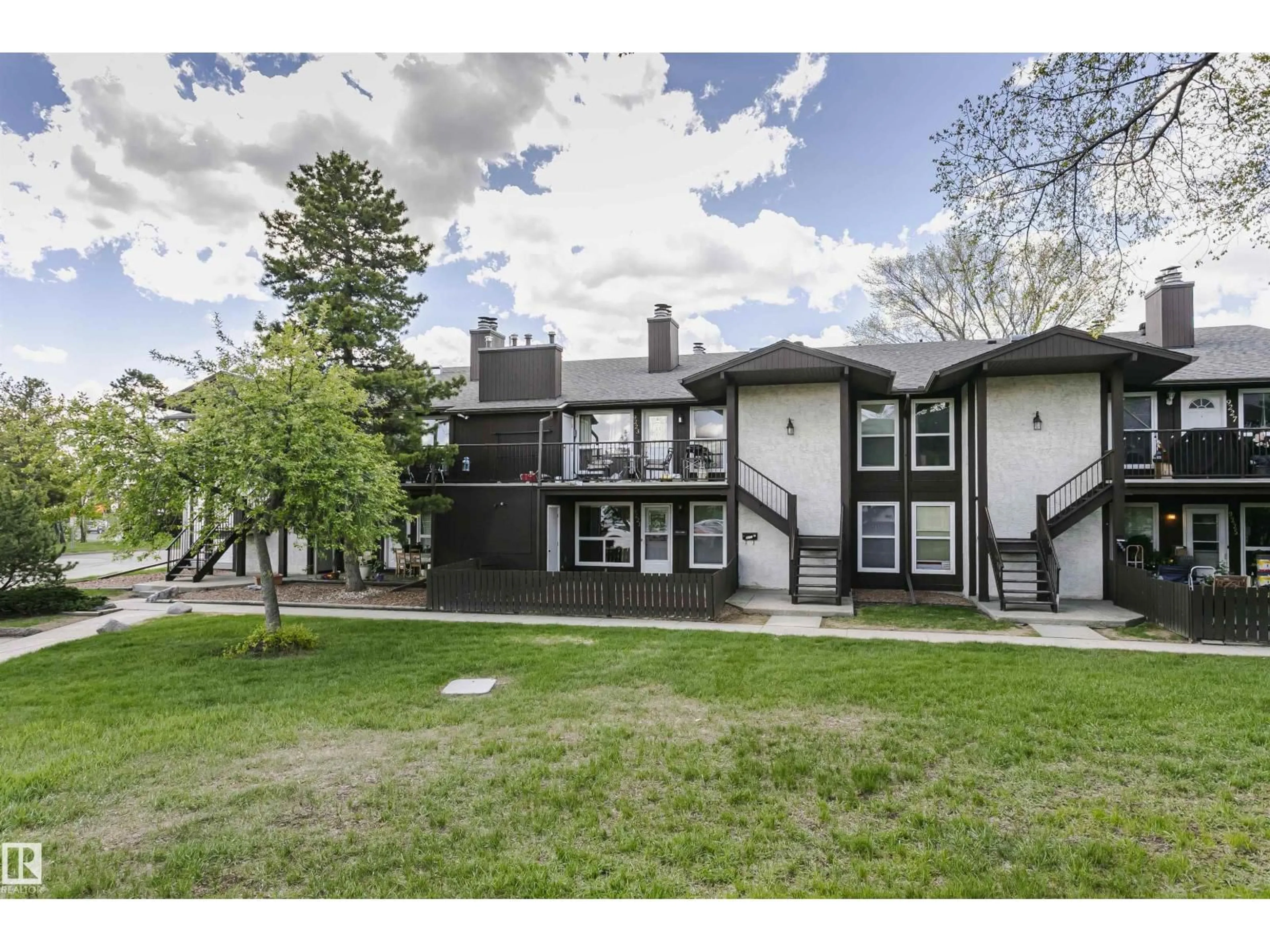 A pic from outside/outdoor area/front of a property/back of a property/a pic from drone, unknown for NW - 9221 172 ST, Edmonton Alberta T5T3C3