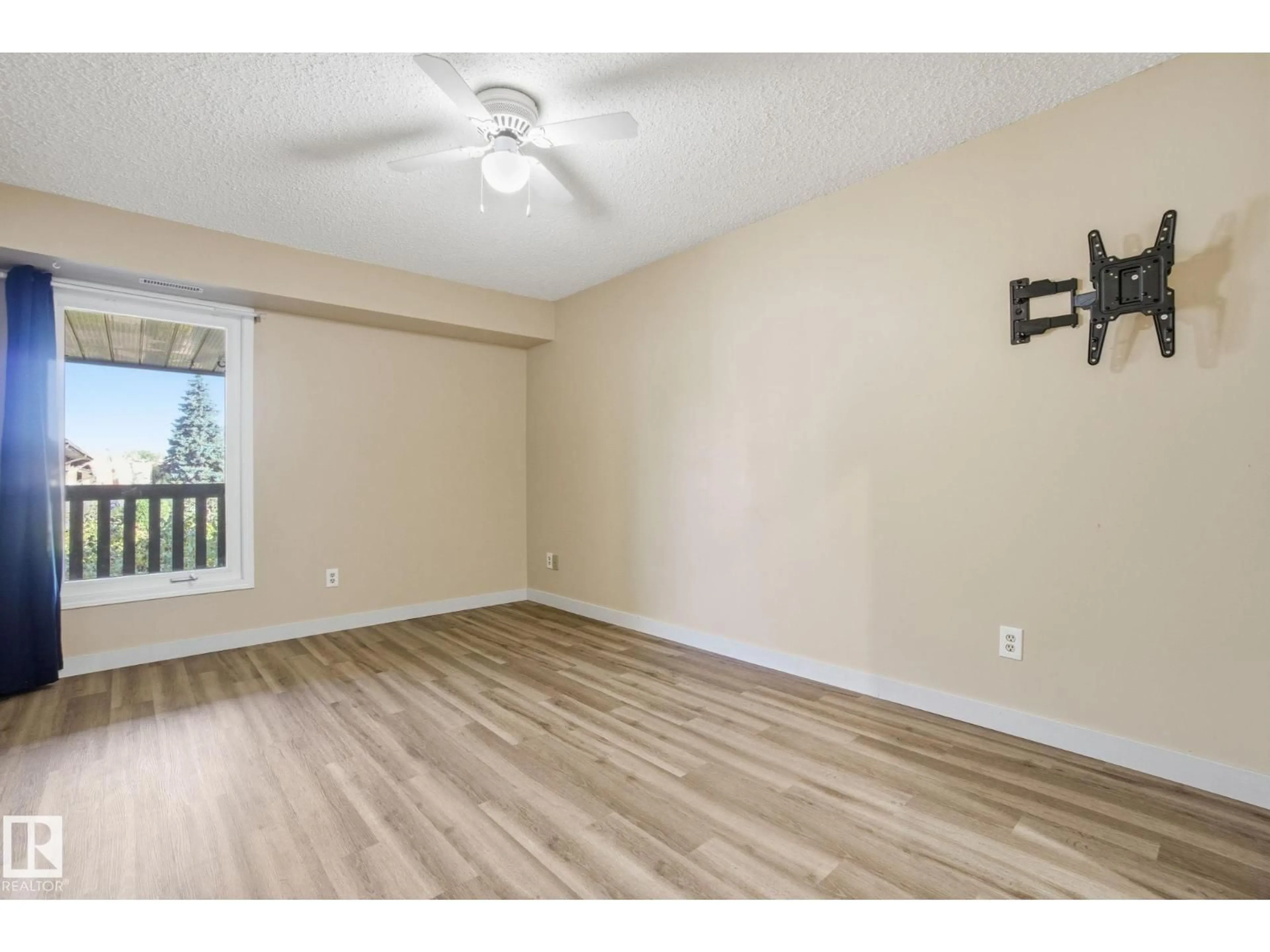 A pic of a room for 119 SURREY GARDENS GD, Edmonton Alberta T5T1Z3