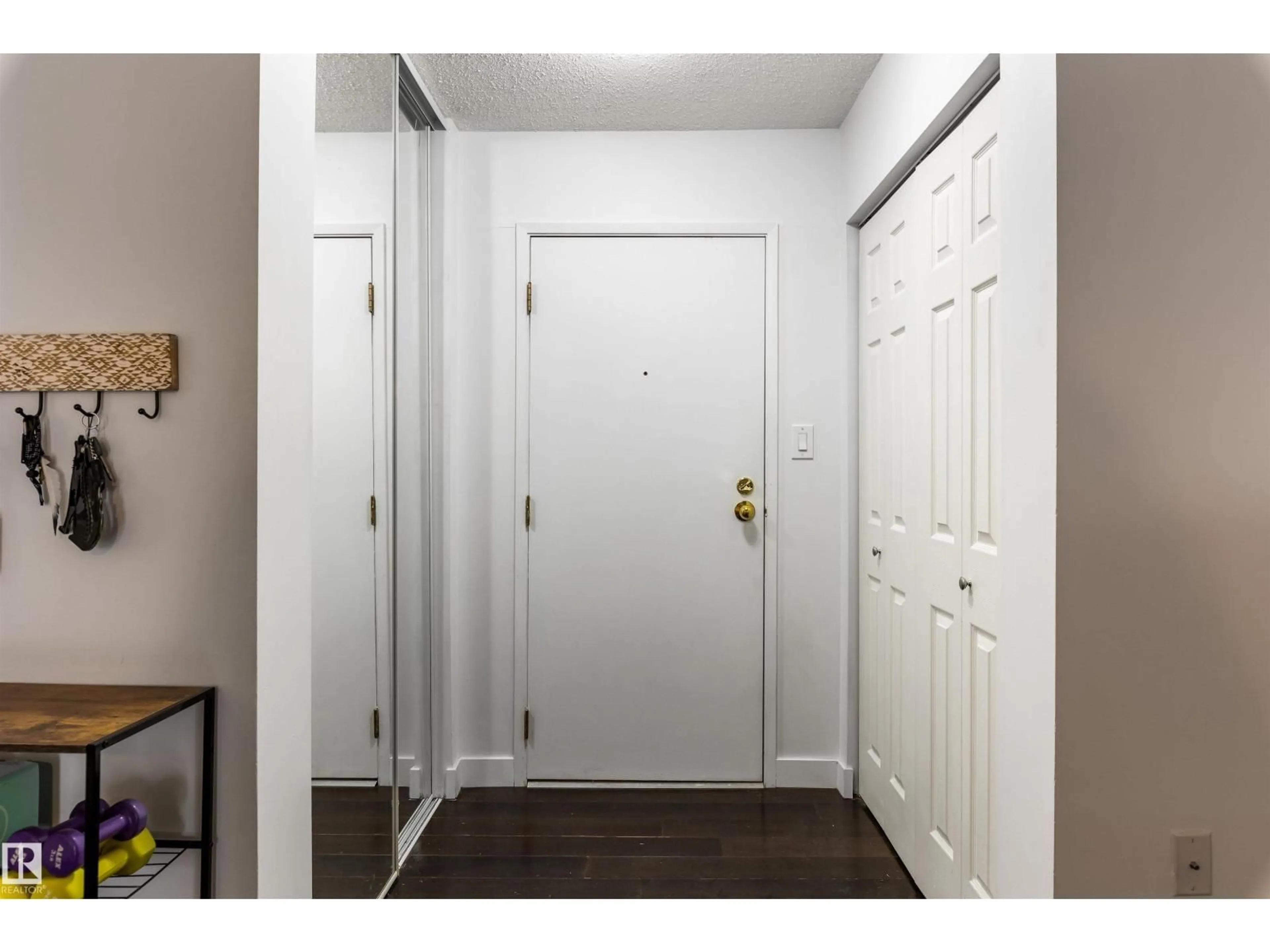 Indoor entryway for #403 - 10335 118 ST, Edmonton Alberta T5K1Y6