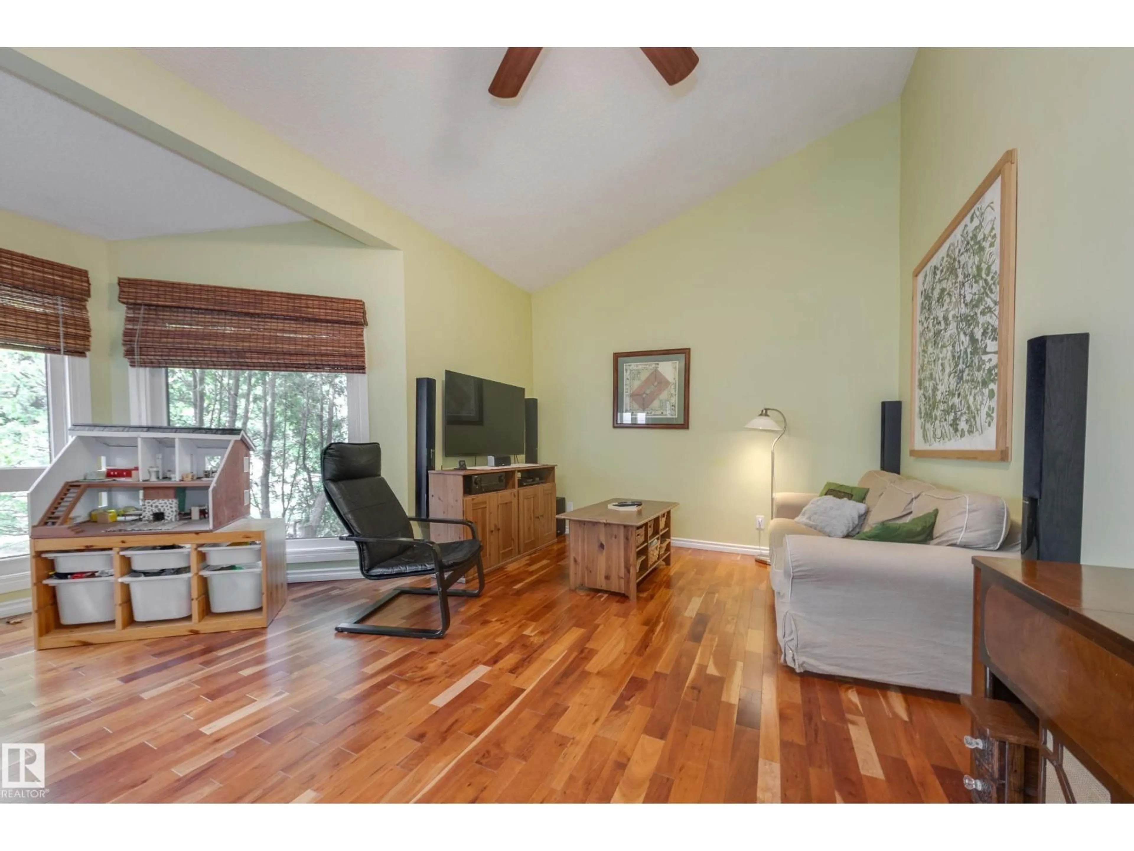 Living room with furniture, wood/laminate floor for 9327 75 AV, Edmonton Alberta T6E1H3