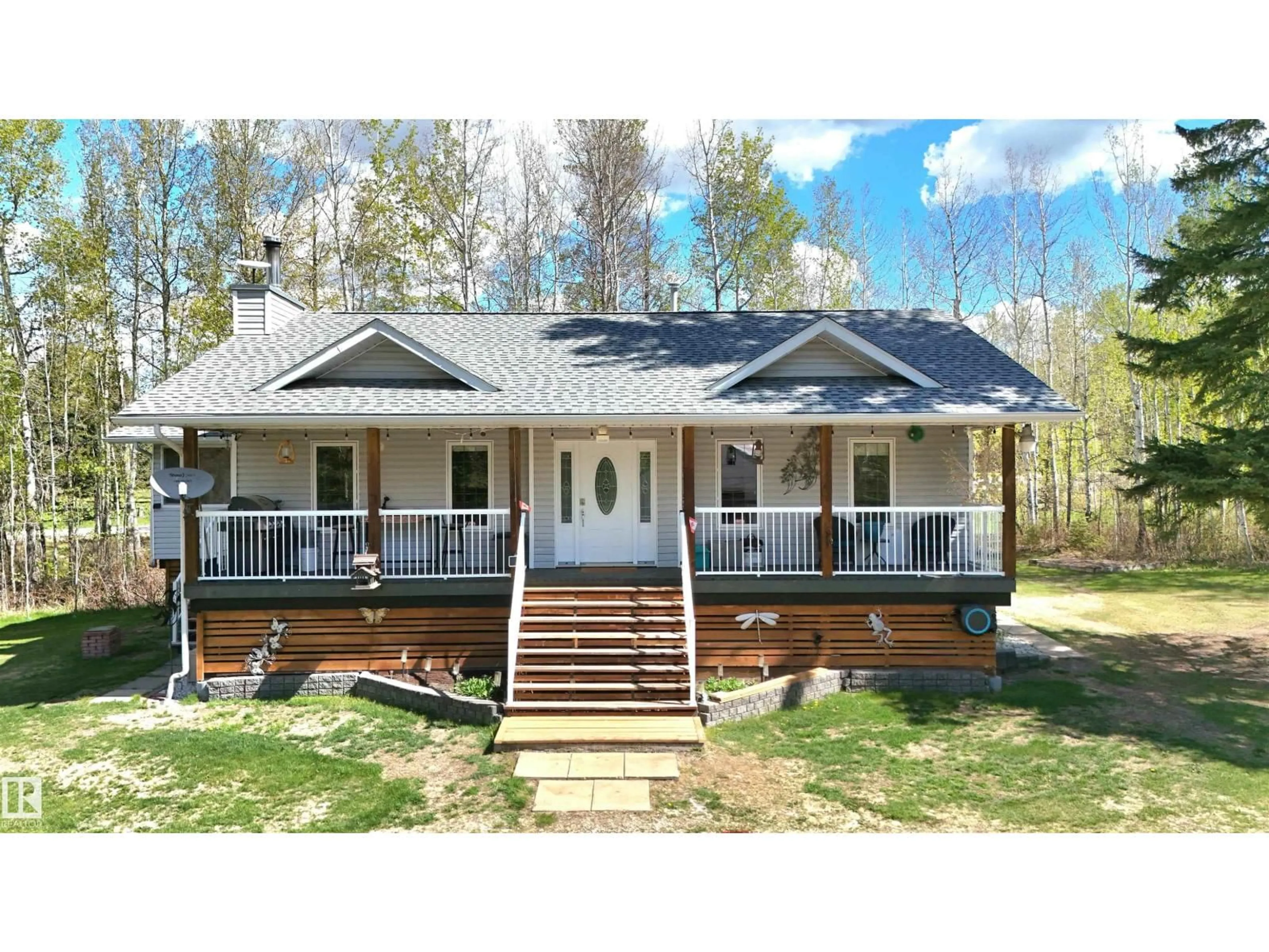 Home with vinyl exterior material, unknown for 5502 39 ST, Rural Wetaskiwin County Alberta T0C2C0