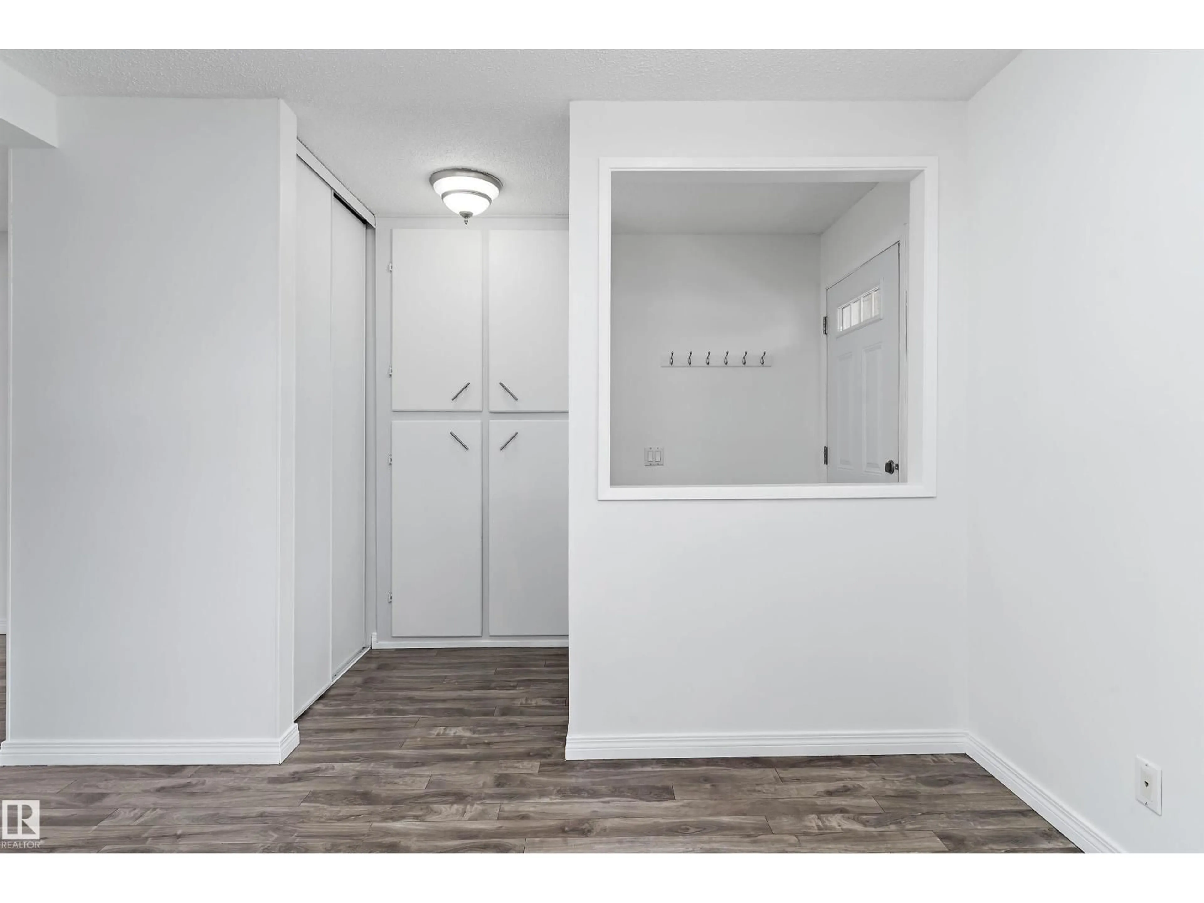 Indoor entryway for #101 - 8930 99 AV, Fort Saskatchewan Alberta T8L3L1