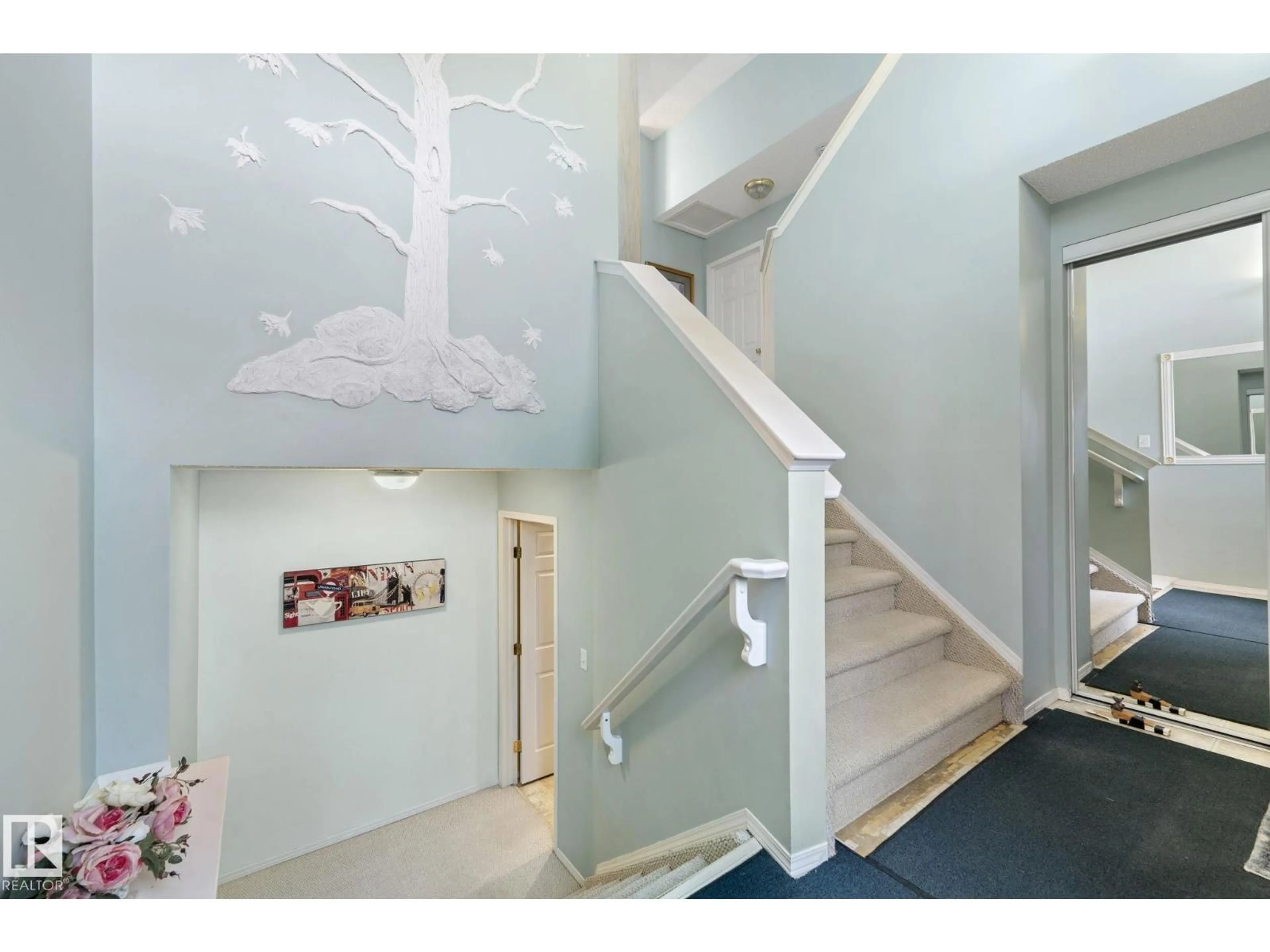 Indoor foyer for NW - 9315 162 AV, Edmonton Alberta T5Z3N2