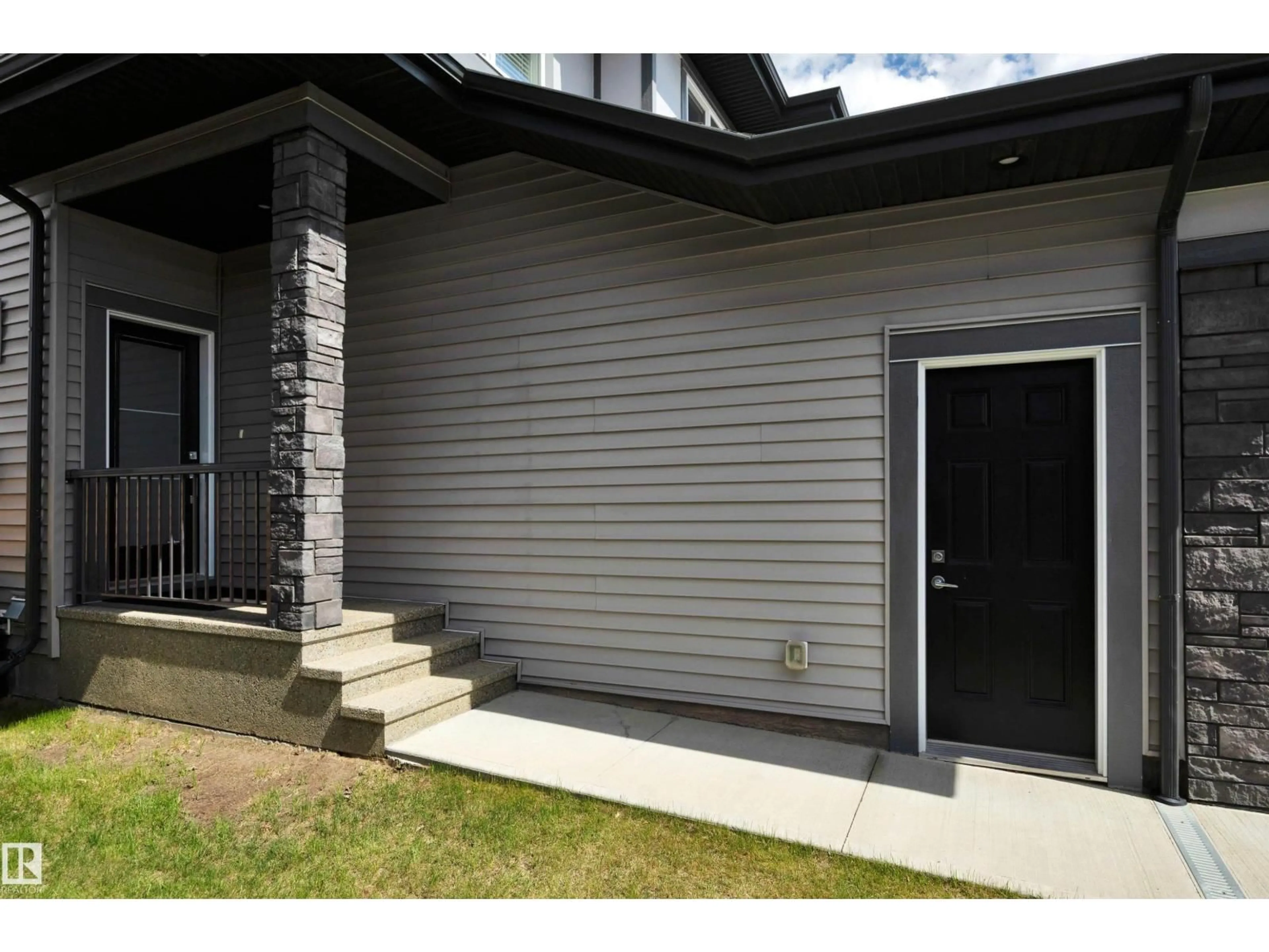 Home with vinyl exterior material, street for 140 KINGSBURY CI, Spruce Grove Alberta T7X0H1