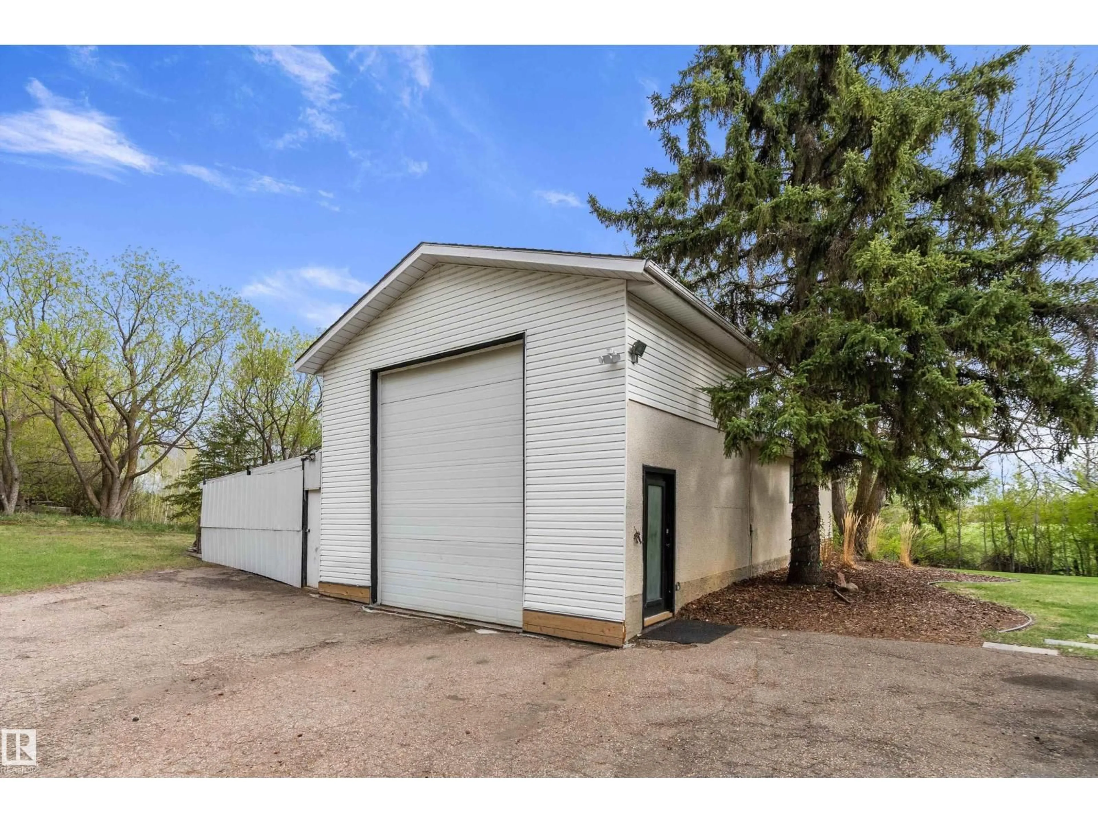 Indoor garage for 113 - 113 RGE ROAD 280 RGE ROAD, Rural Parkland County Alberta T7X3V7