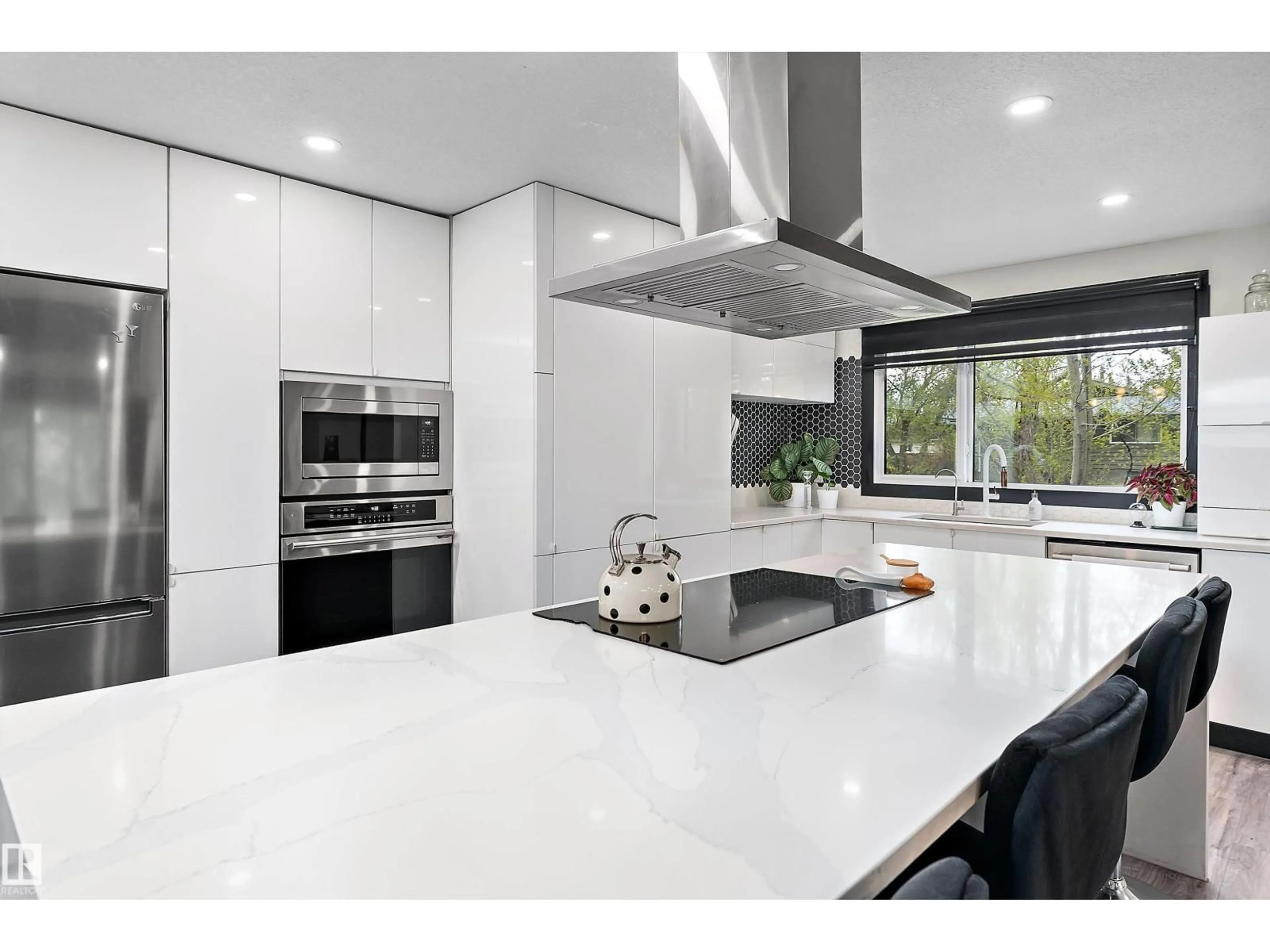 Contemporary kitchen, ceramic/tile floor for 113 - 113 RGE ROAD 280 RGE ROAD, Rural Parkland County Alberta T7X3V7