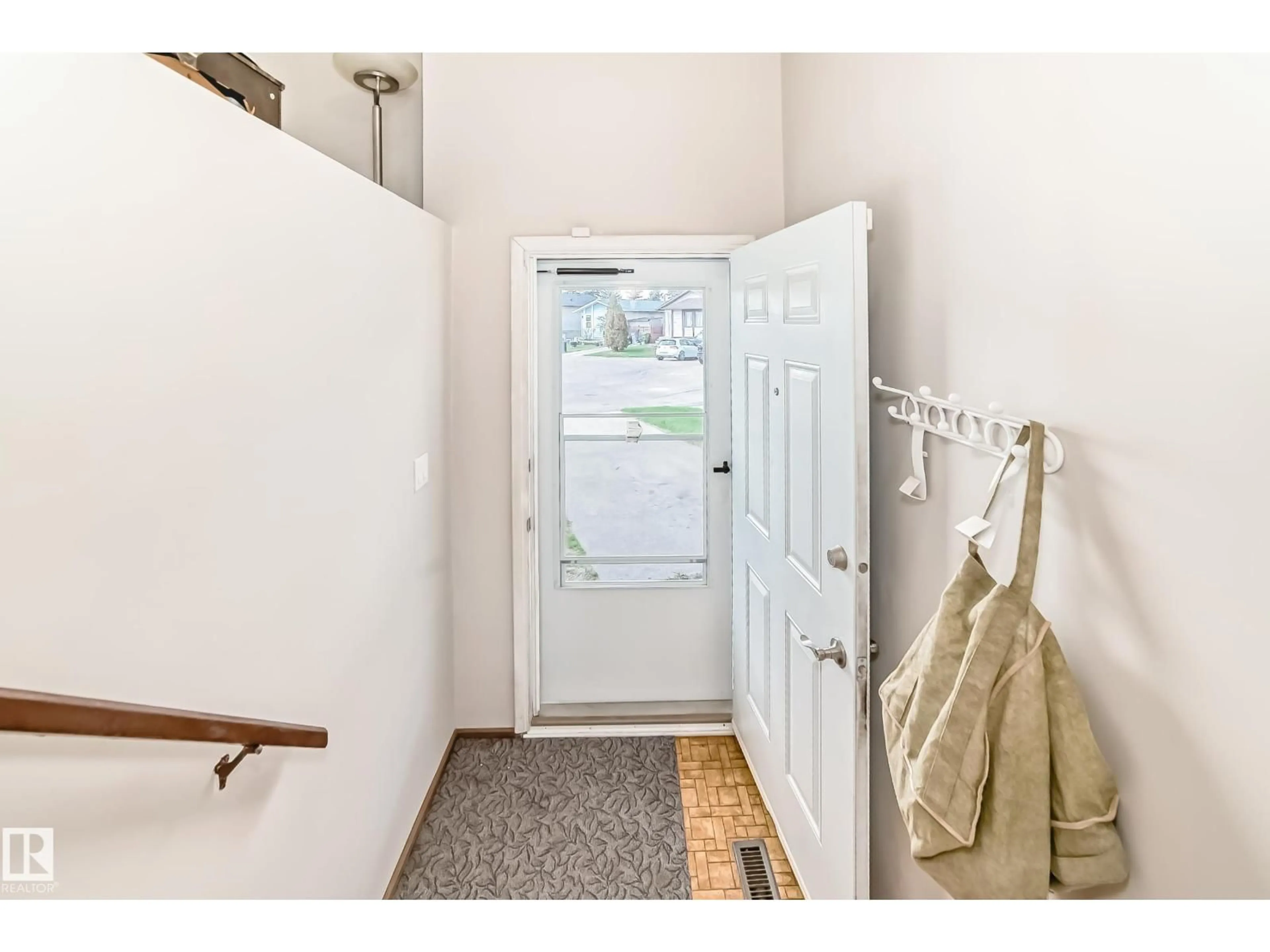 Indoor entryway for 10603 98 AV, Morinville Alberta T8R1E4