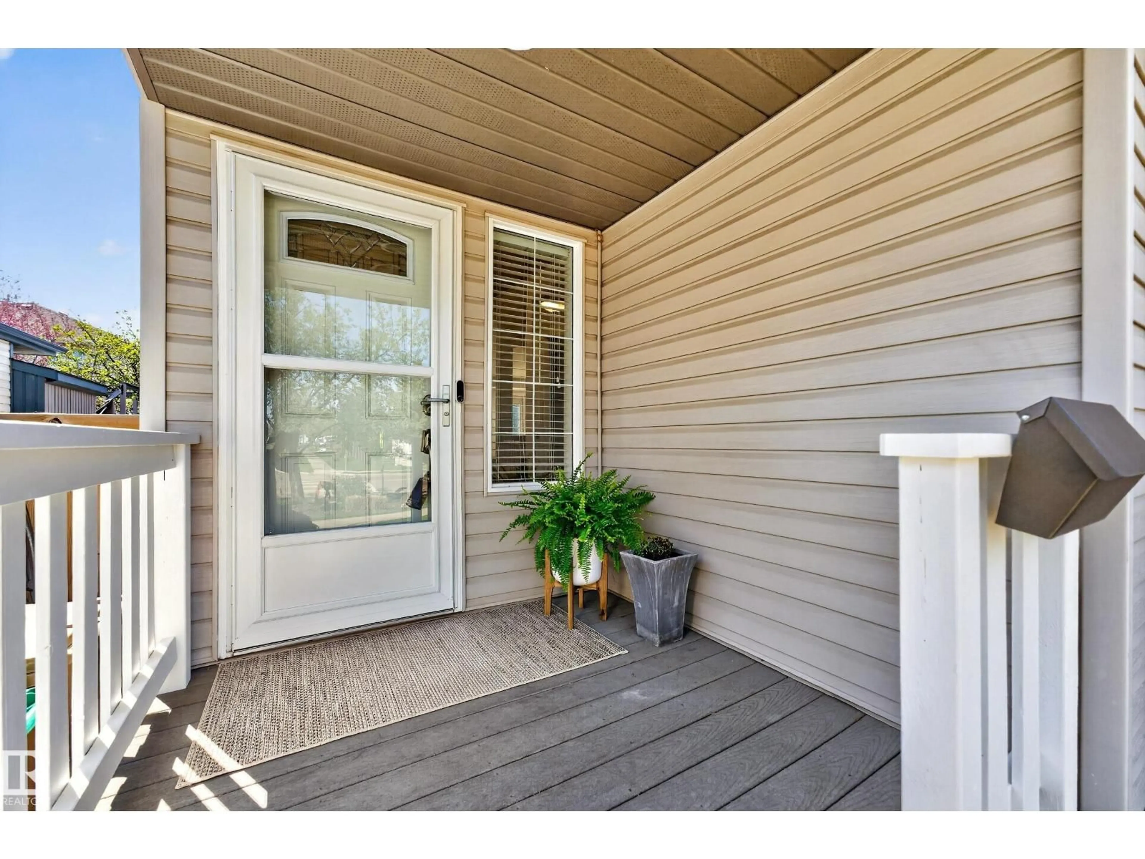 Indoor entryway for 150 DEER RIDGE DR, St. Albert Alberta T8N6G9