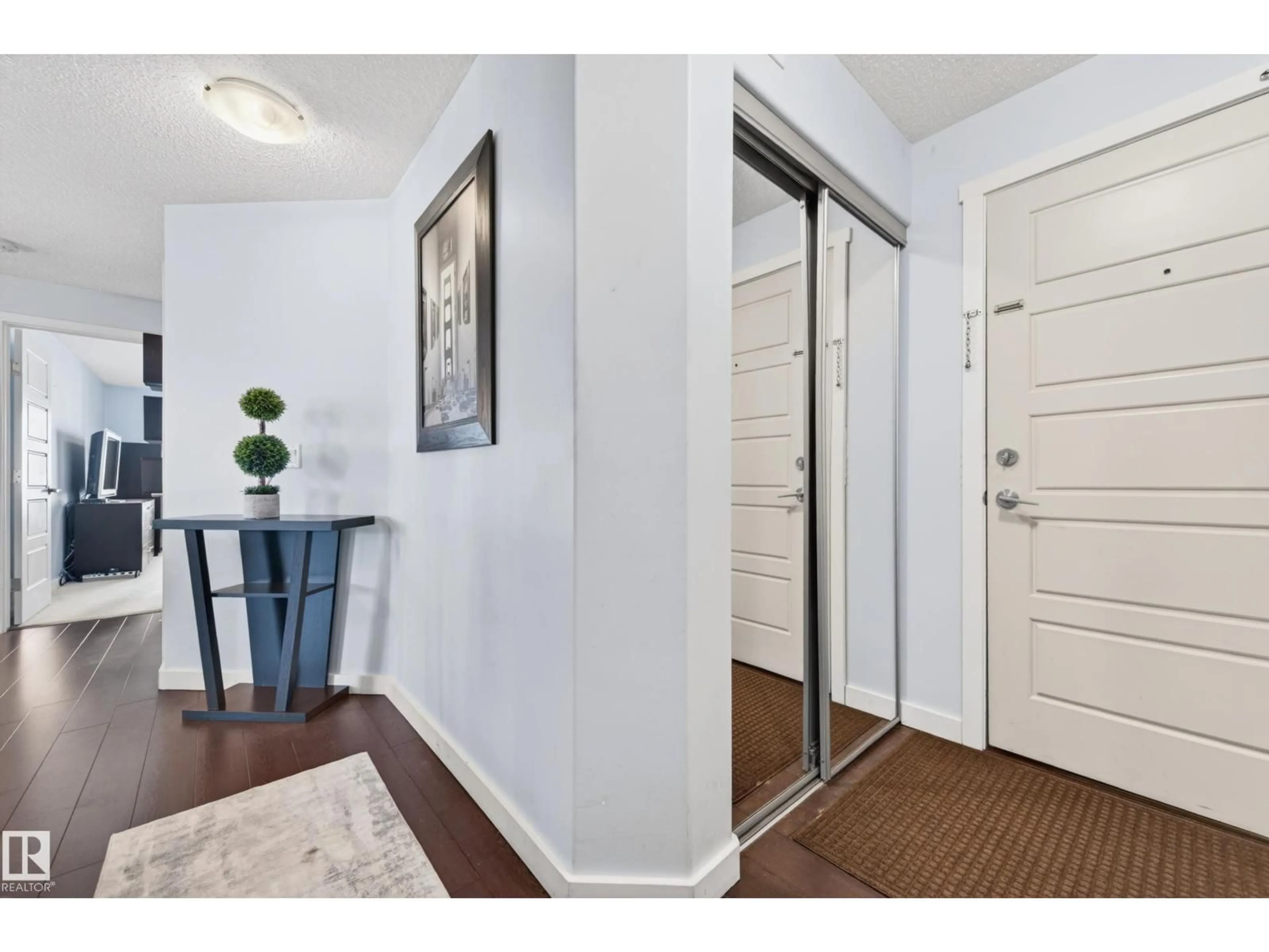 Indoor entryway for 6076 - 340 SCHONSEE WY, Edmonton Alberta T5Z0K8