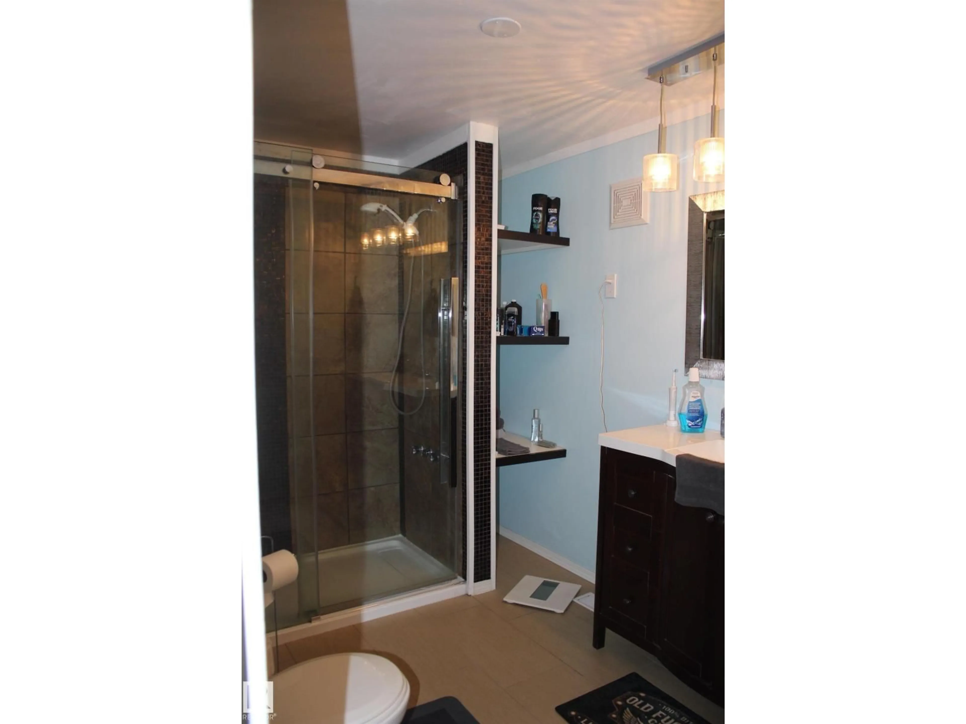 Standard bathroom, ceramic/tile floor for 1118 LAKEVISTA DR, Sherwood Park Alberta T8H1J6