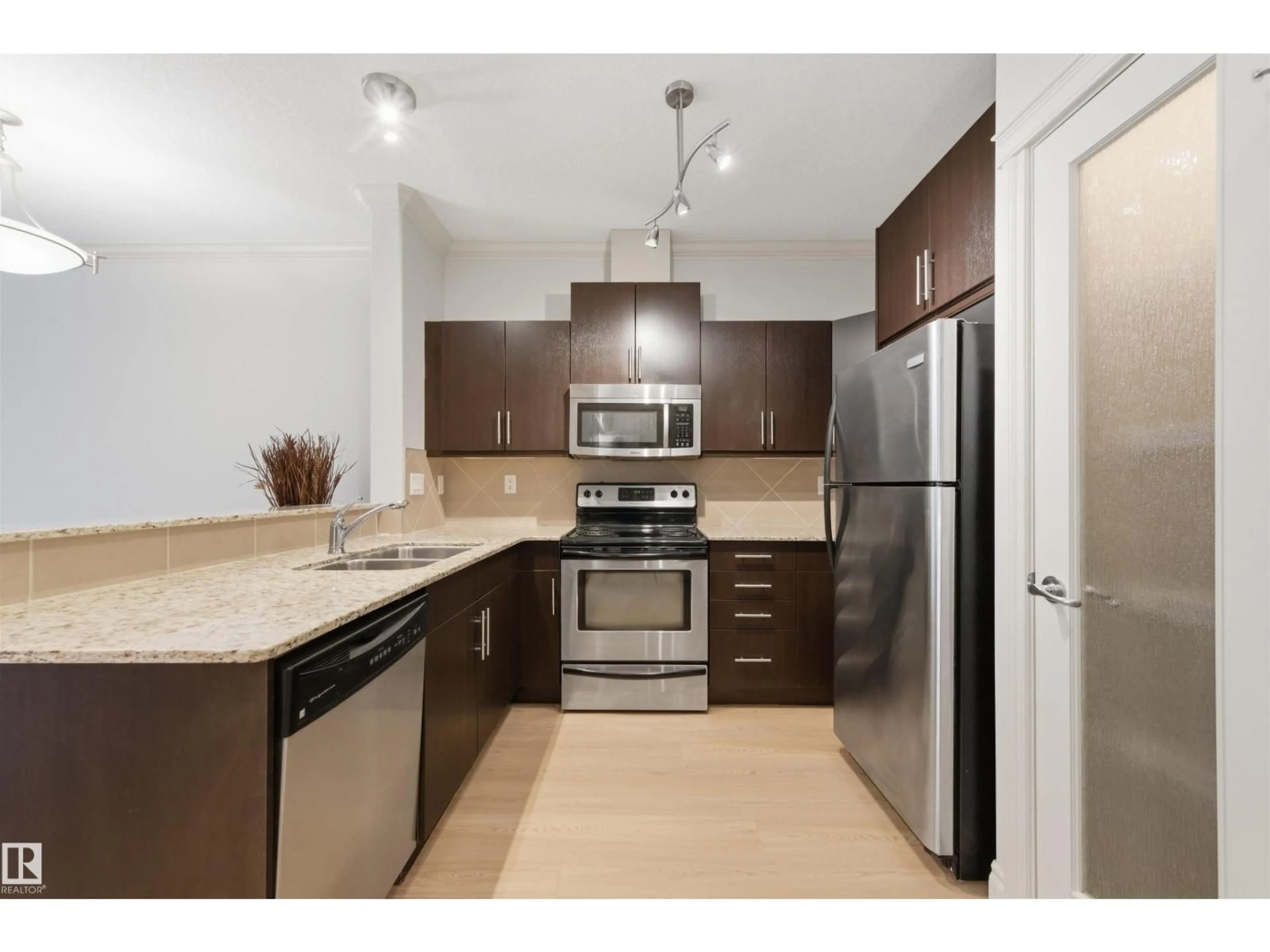 Unknown for 235 - 10121 80 AV, Edmonton Alberta T6E0B9