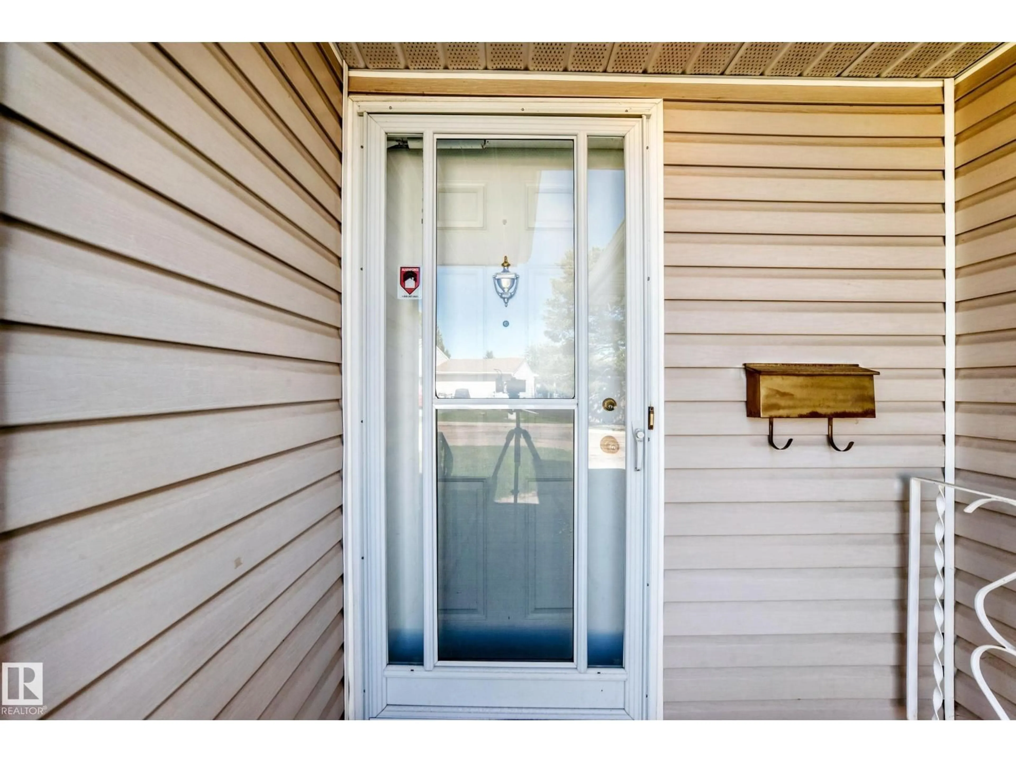 Unknown for 4815 32 AV, Edmonton Alberta T6L4Y7