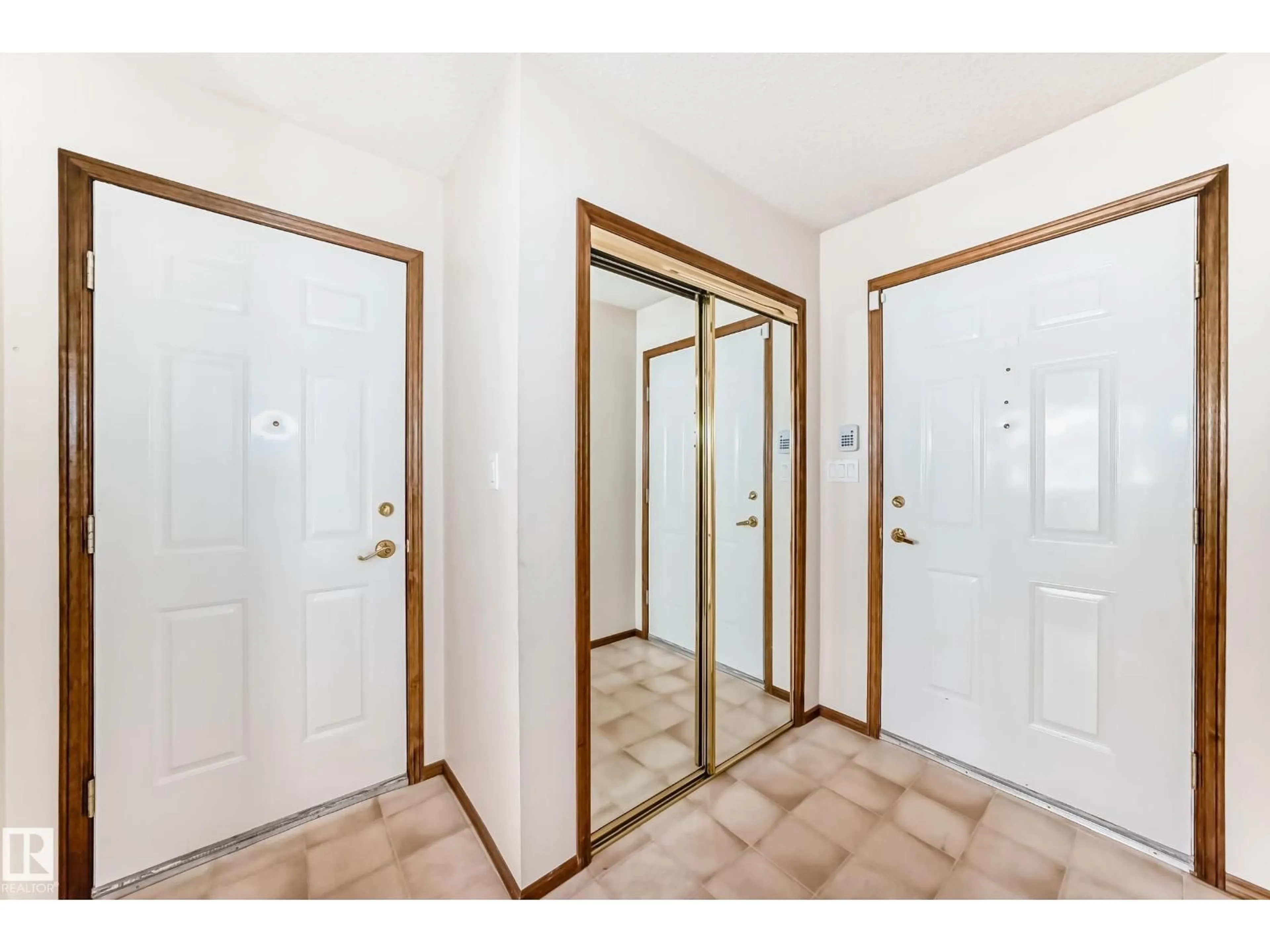 Unknown for 4815 32 AV, Edmonton Alberta T6L4Y7