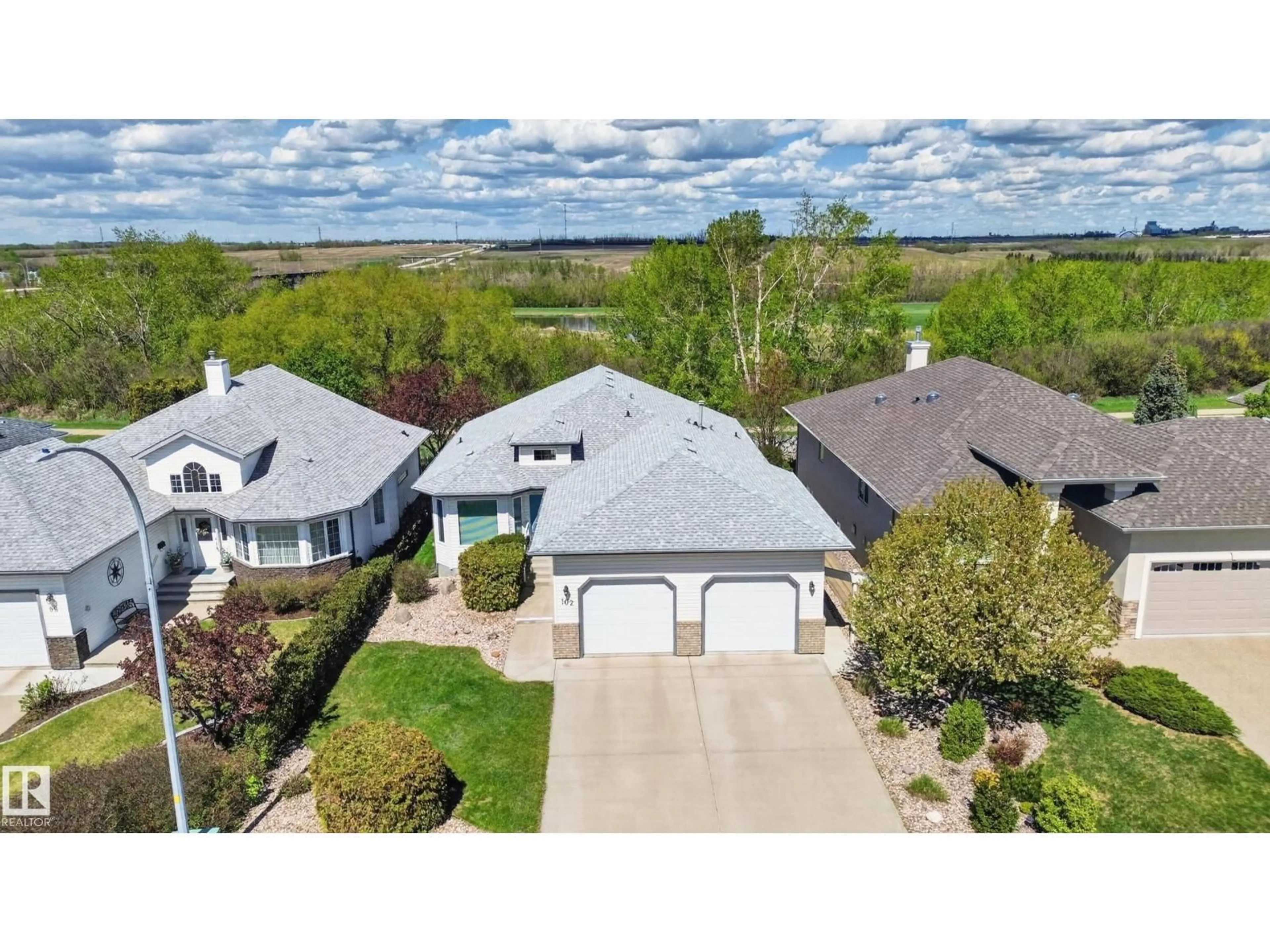 A pic from outside/outdoor area/front of a property/back of a property/a pic from drone, water/lake/river/ocean view for 102 BRIDGEVIEW DR, Fort Saskatchewan Alberta T8L4J4