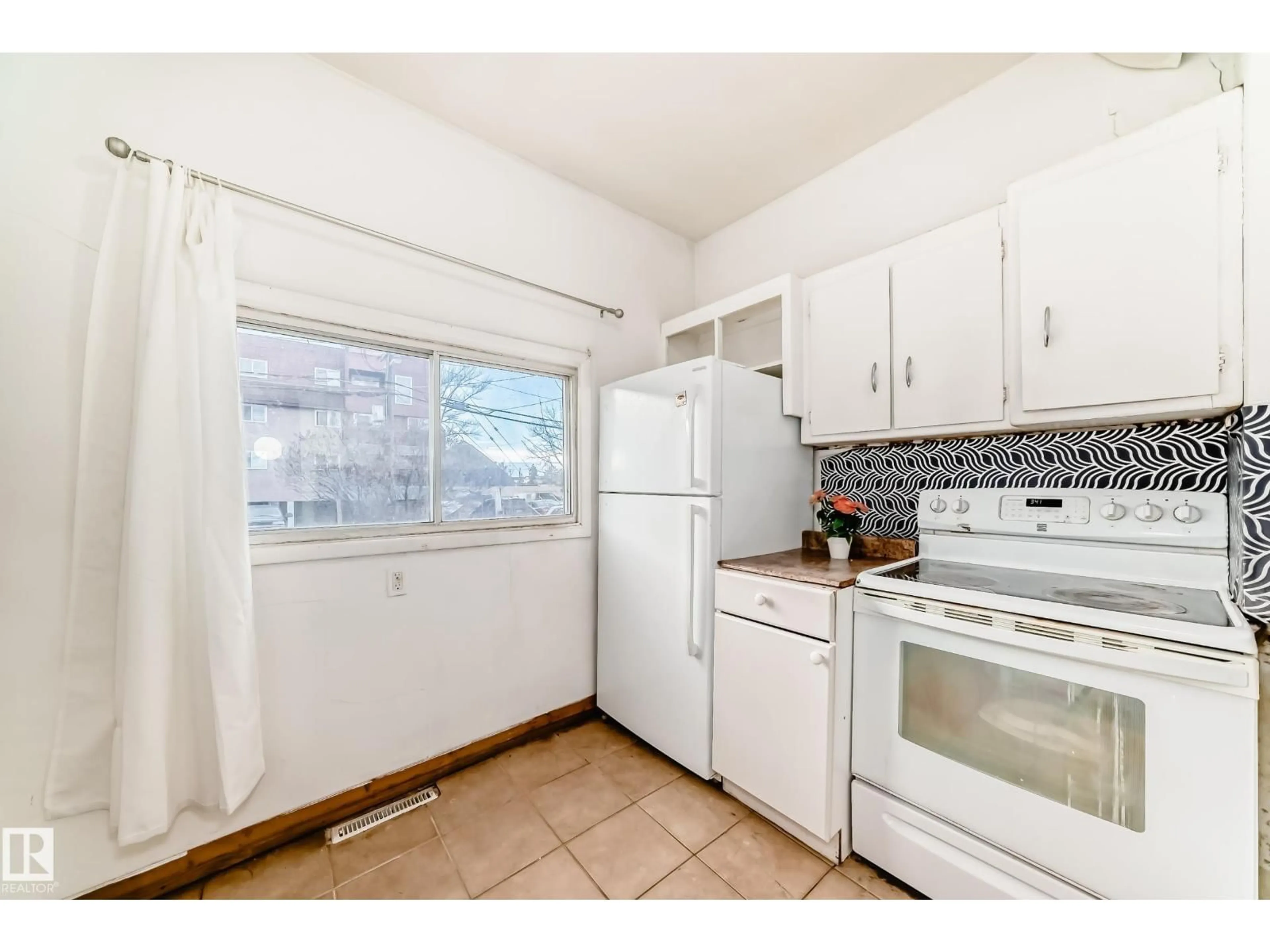 Unknown for 10564 92 ST, Edmonton Alberta T5H1T9