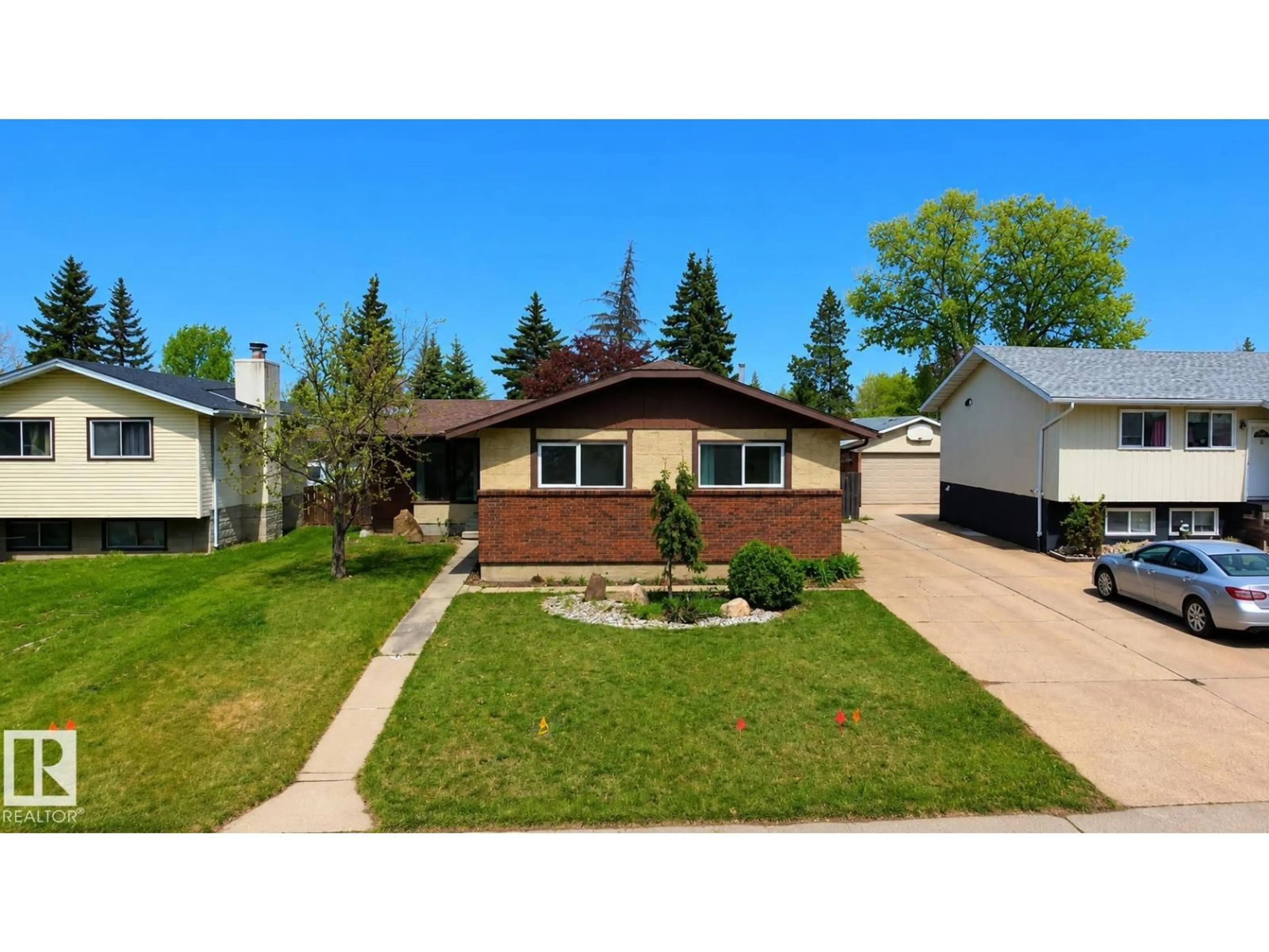 A pic from outside/outdoor area/front of a property/back of a property/a pic from drone, street for NW - 1731 51 ST, Edmonton Alberta T6L1K1