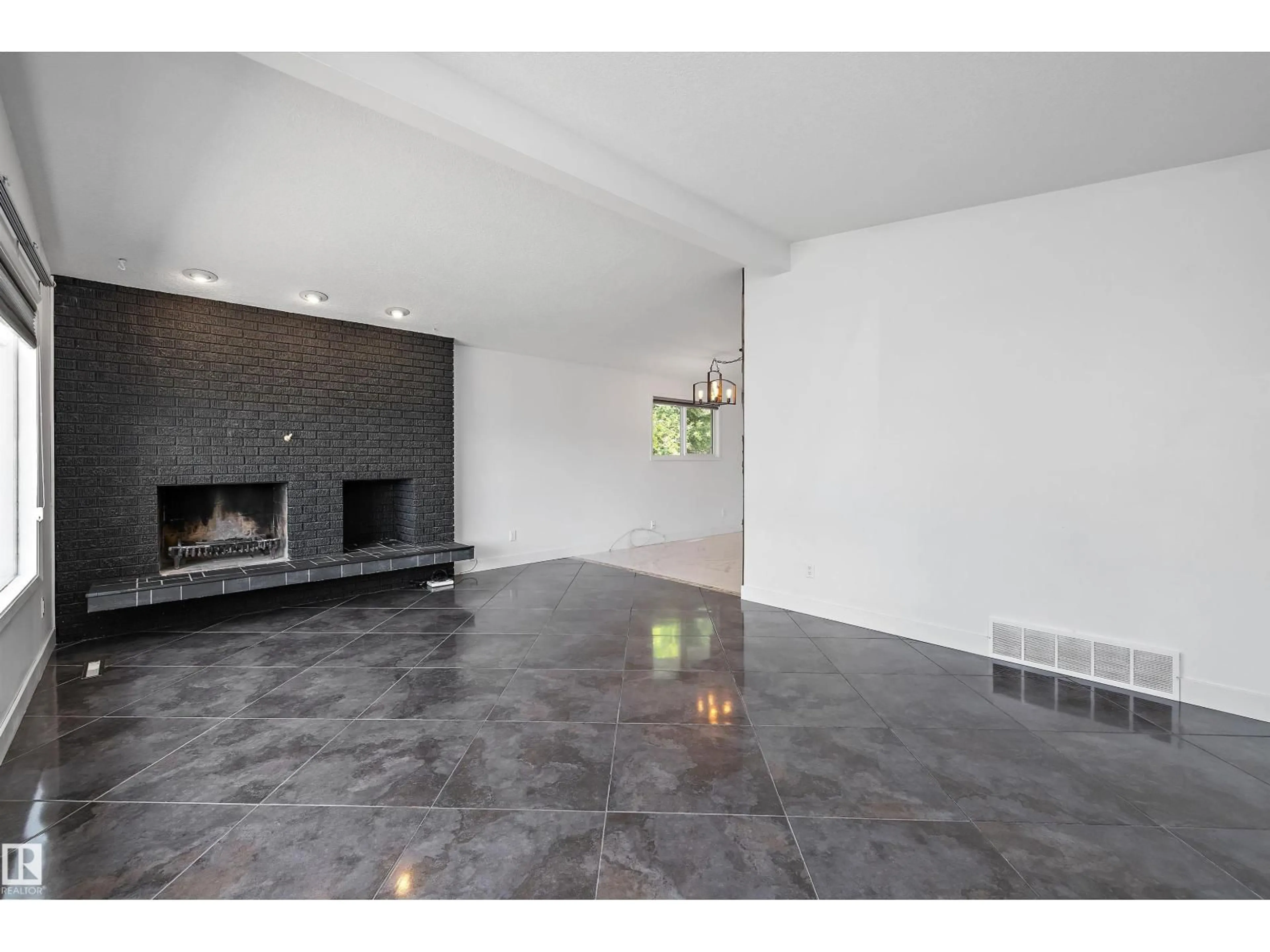 Unknown for 11525 37A AV NW, Edmonton Alberta T6J0J6