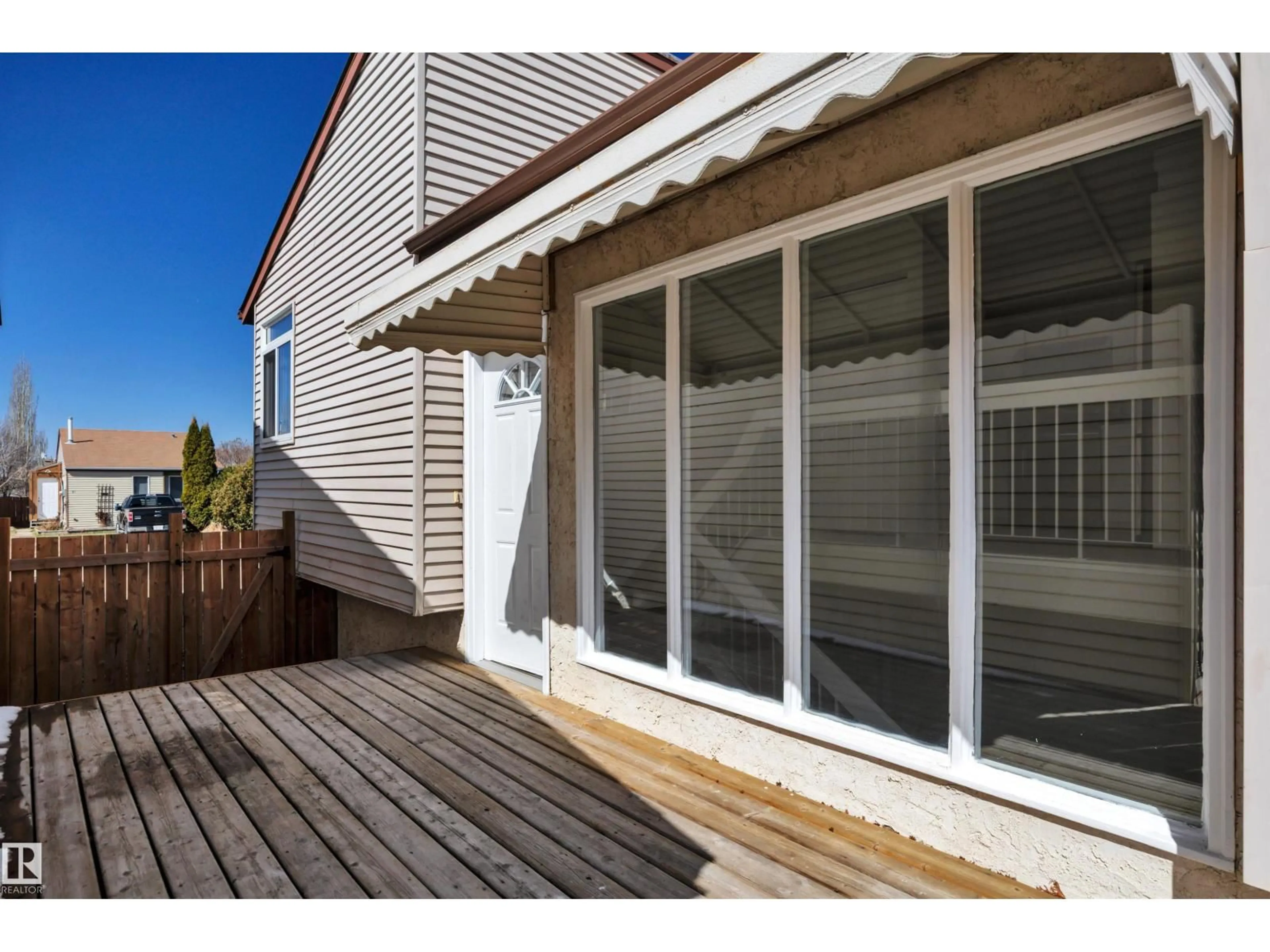 Patio, unknown for 52 PIPESTONE DR, Devon Alberta T9G1T3