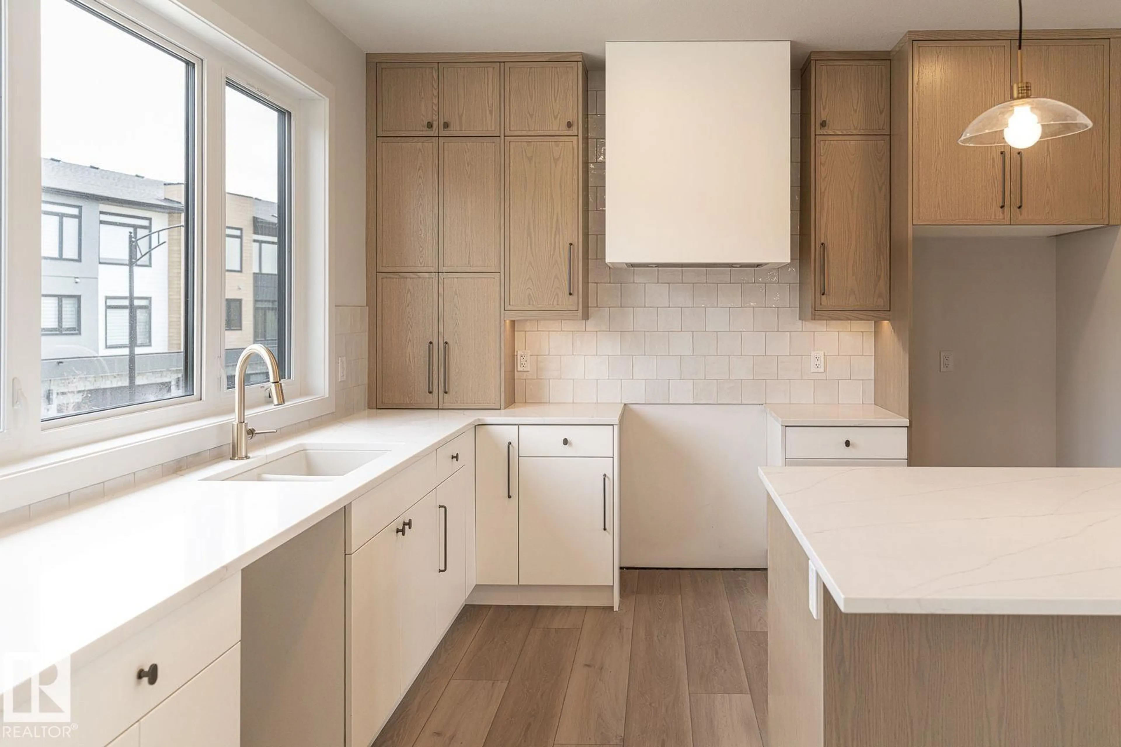 Open concept kitchen, ceramic/tile floor for 7121 - 53 MAY CR, Edmonton Alberta T6R0X2