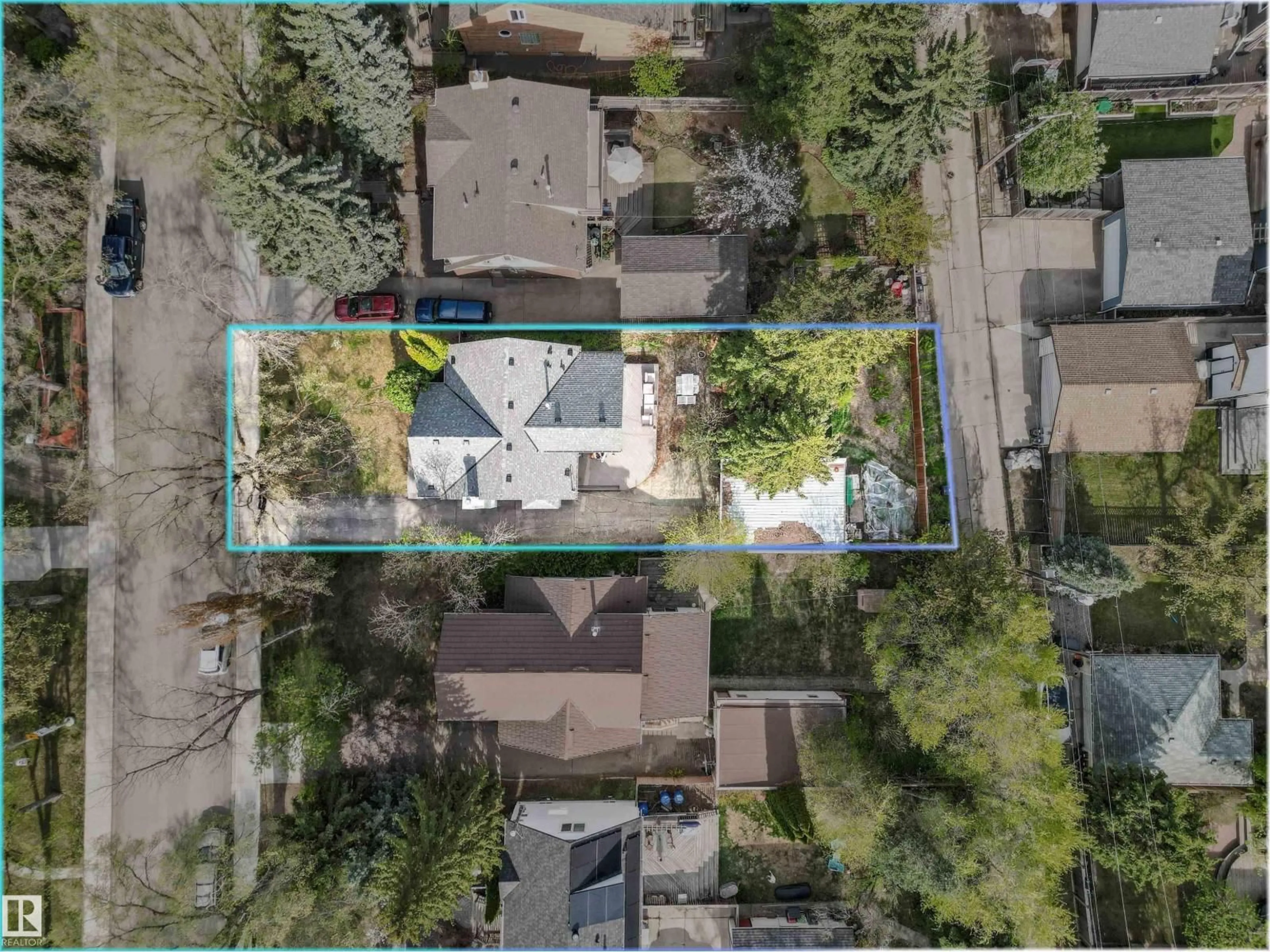 A pic from outside/outdoor area/front of a property/back of a property/a pic from drone, street for NW - 11415 73 AV, Edmonton Alberta T6G0E2