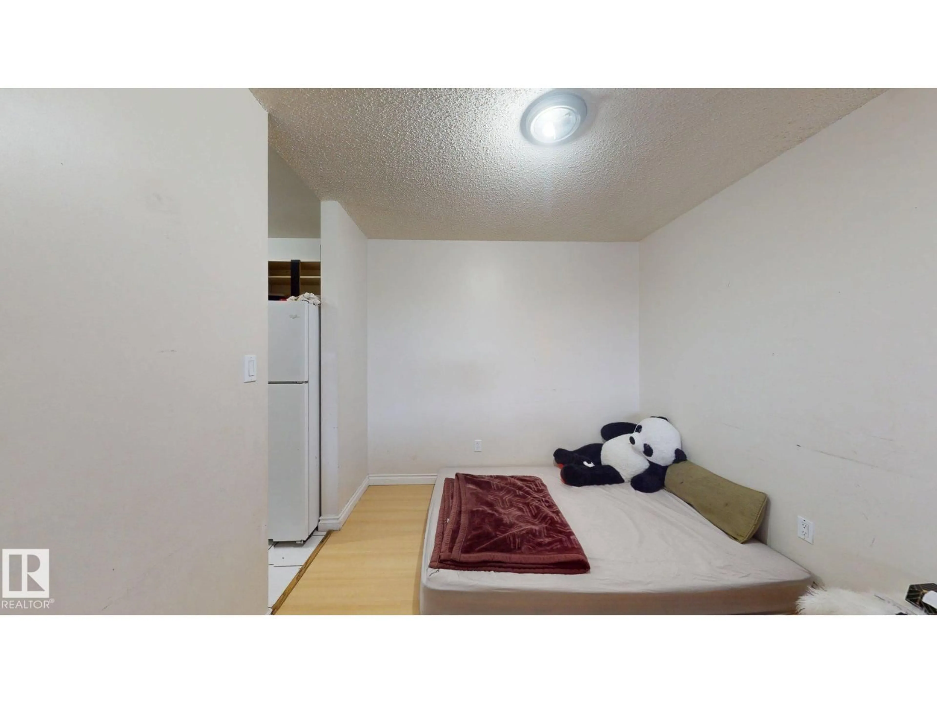 A pic of a room for #402 - 2624 MILWWODS RD, Edmonton Alberta T5L5K2