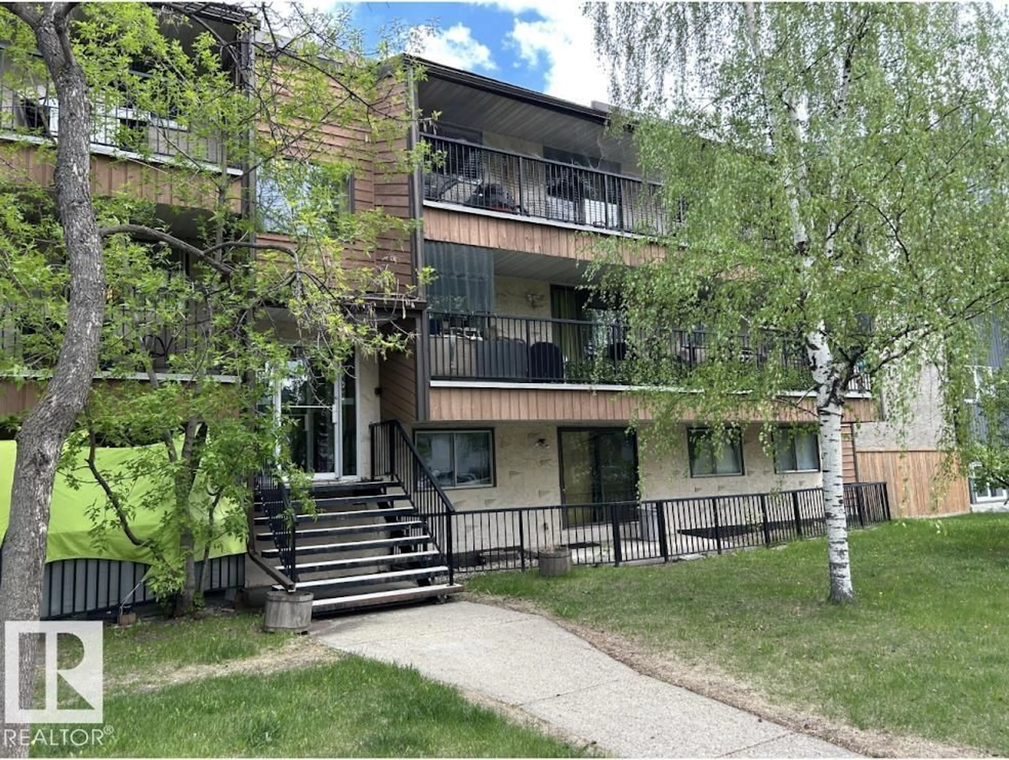 A pic from outside/outdoor area/front of a property/back of a property/a pic from drone, building for 10 - 10737 116 ST, Edmonton Alberta T5H3M3
