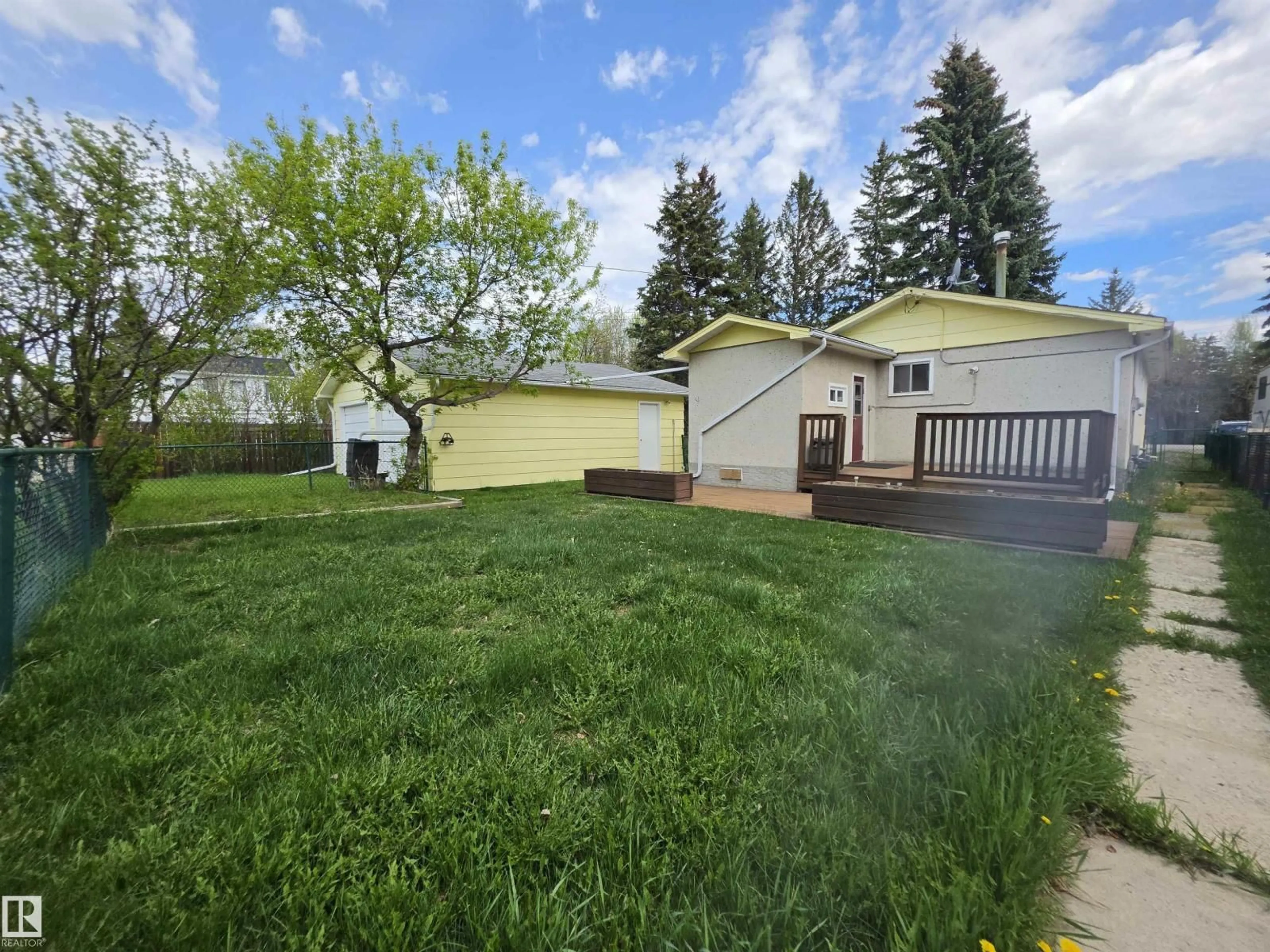 A pic from outside/outdoor area/front of a property/back of a property/a pic from drone, street for 4512 45 AV, Rural Lac Ste. Anne County Alberta T0E0A0