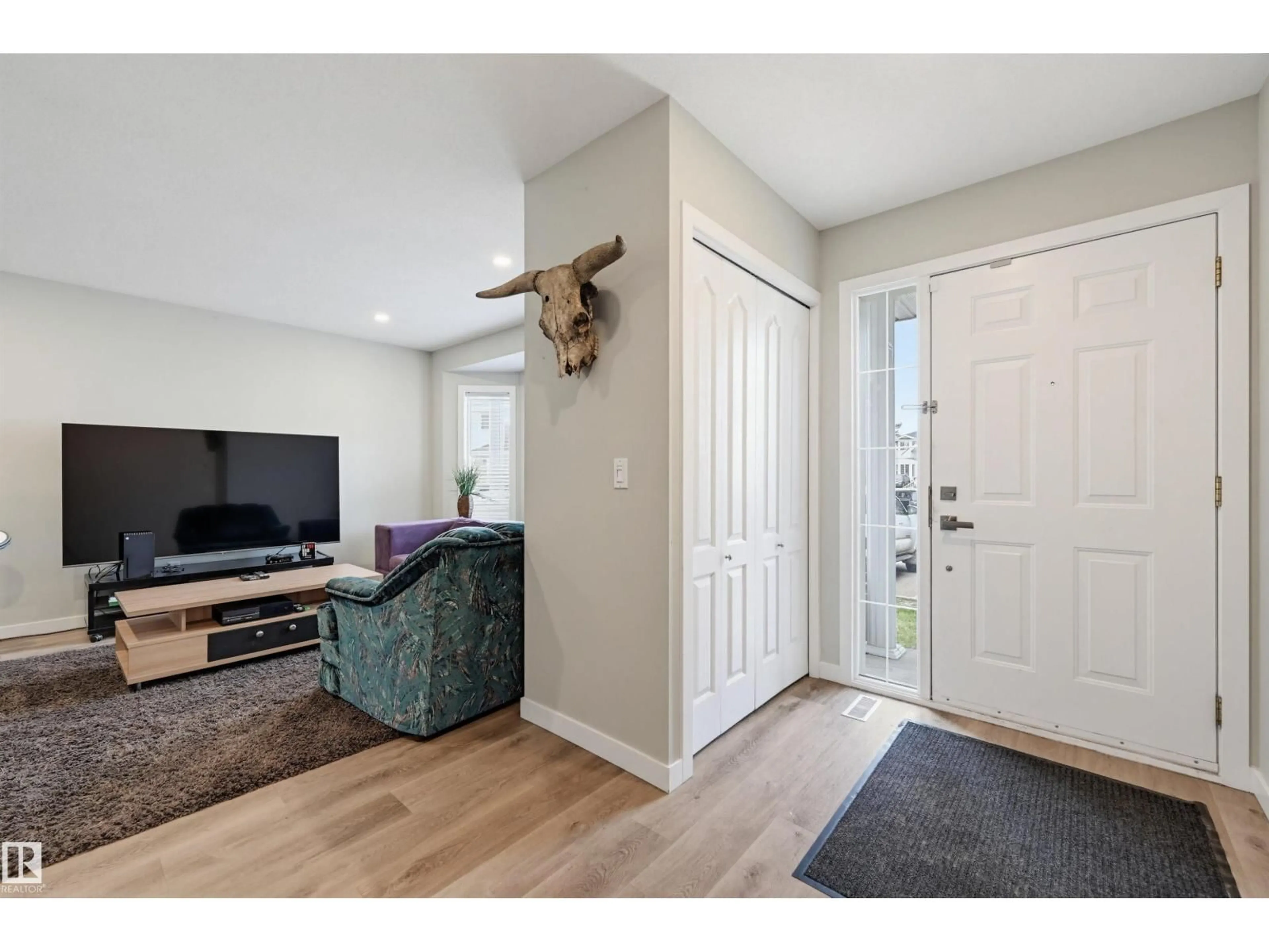 Indoor entryway for 11 - 3380 28A AV, Edmonton Alberta T6T1V4