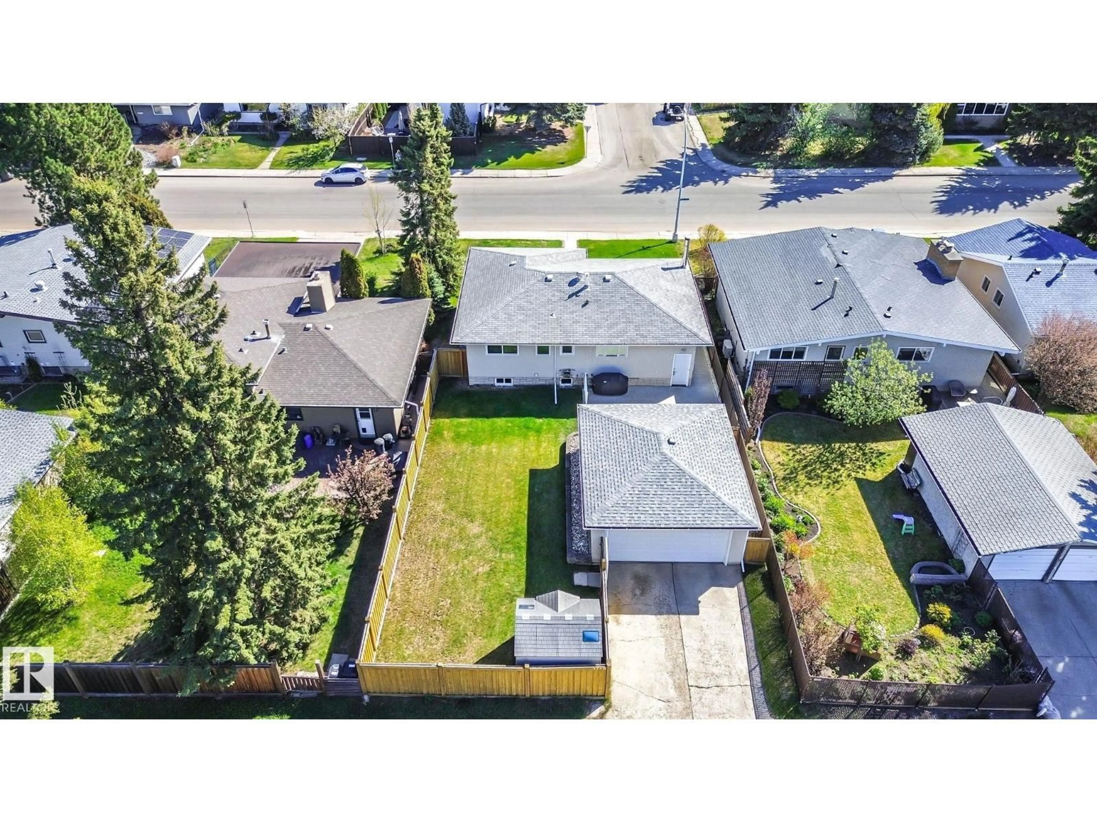 A pic from outside/outdoor area/front of a property/back of a property/a pic from drone, street for 3748 117 ST, Edmonton Alberta T6J1S7