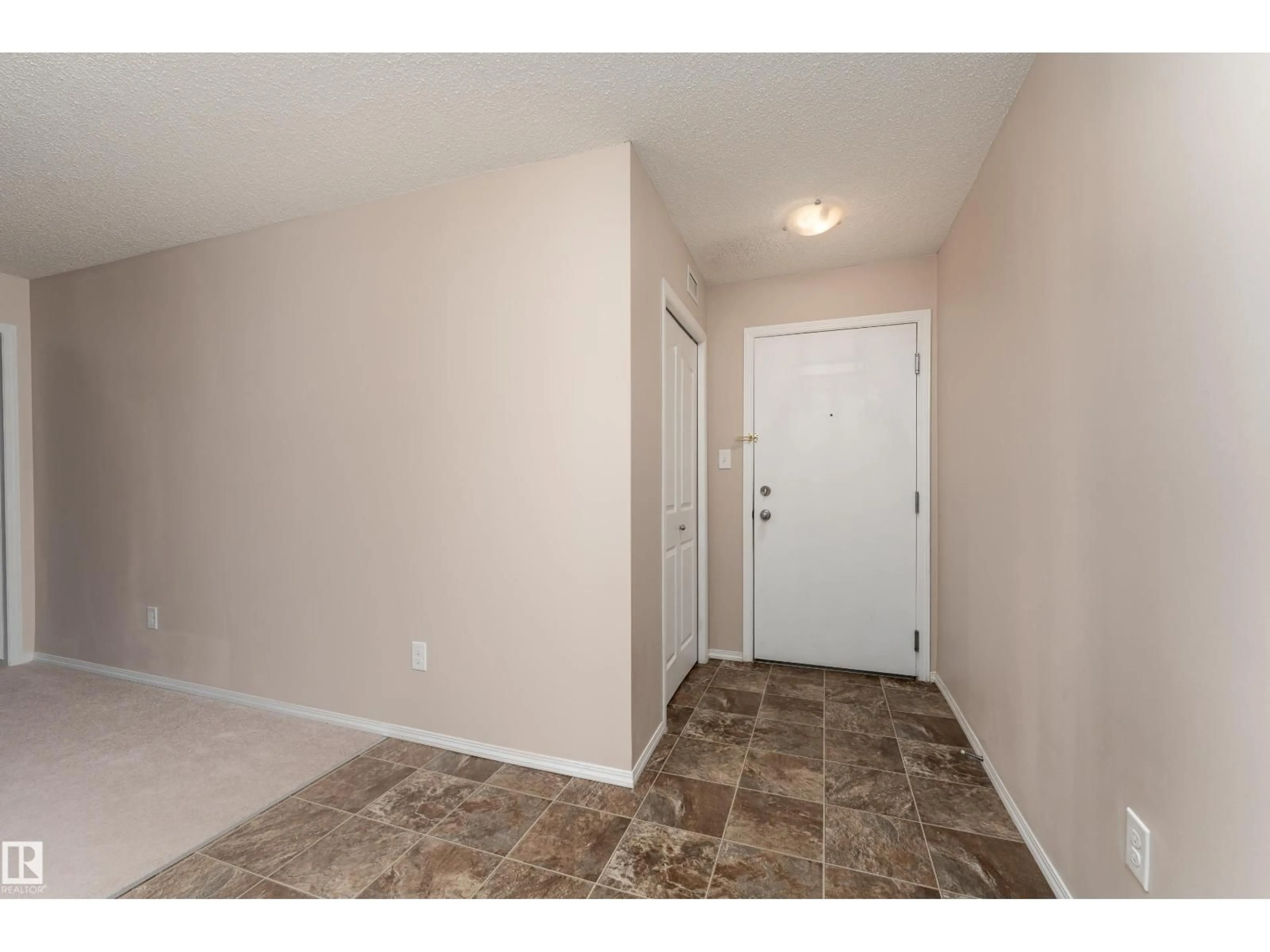 Indoor entryway for 401 - 1080 MCCONACHIE BV, Edmonton Alberta T5Y0X2