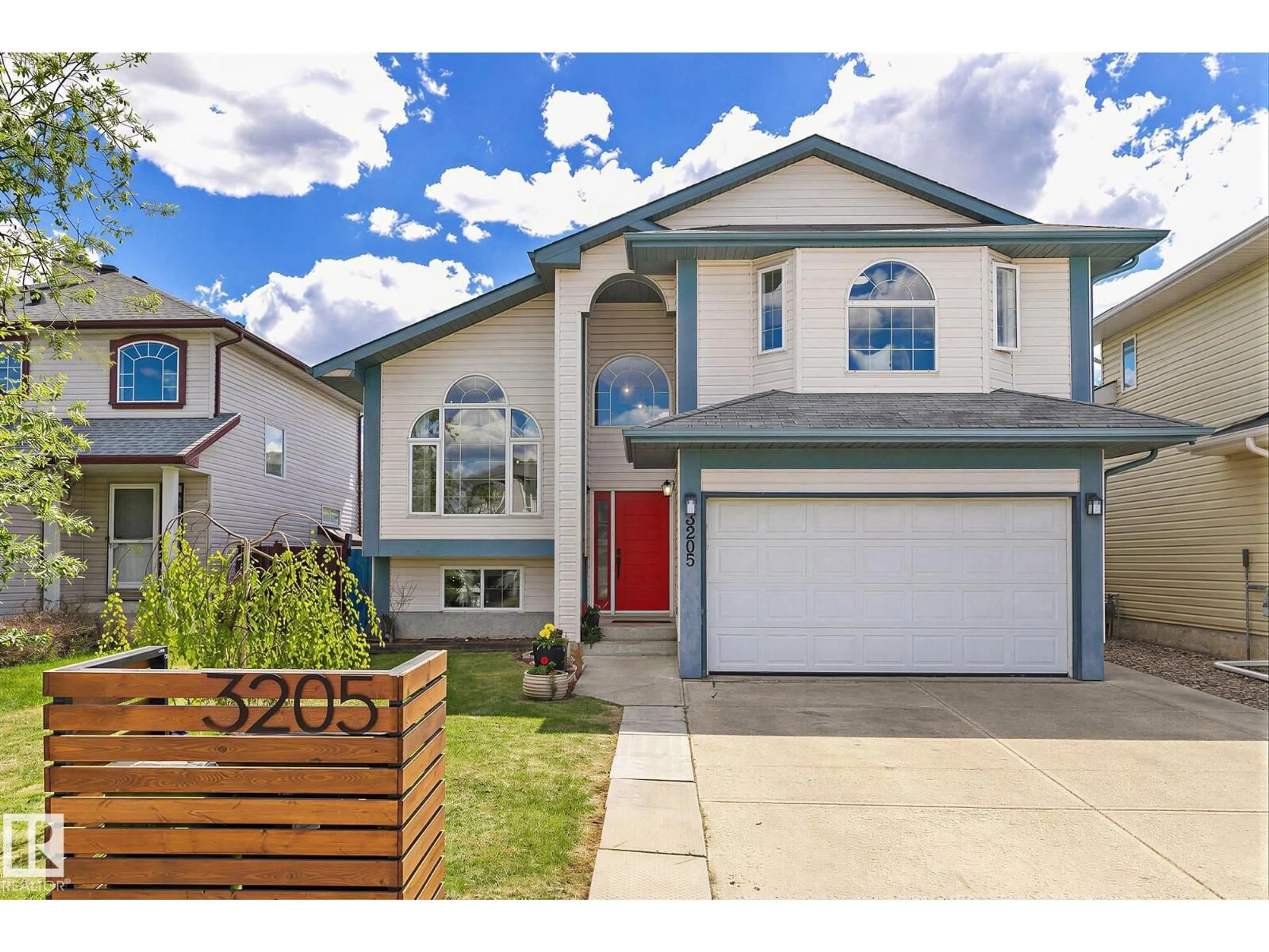 Home with vinyl exterior material, street for NW - 3205 41A AV, Edmonton Alberta T6T1J4