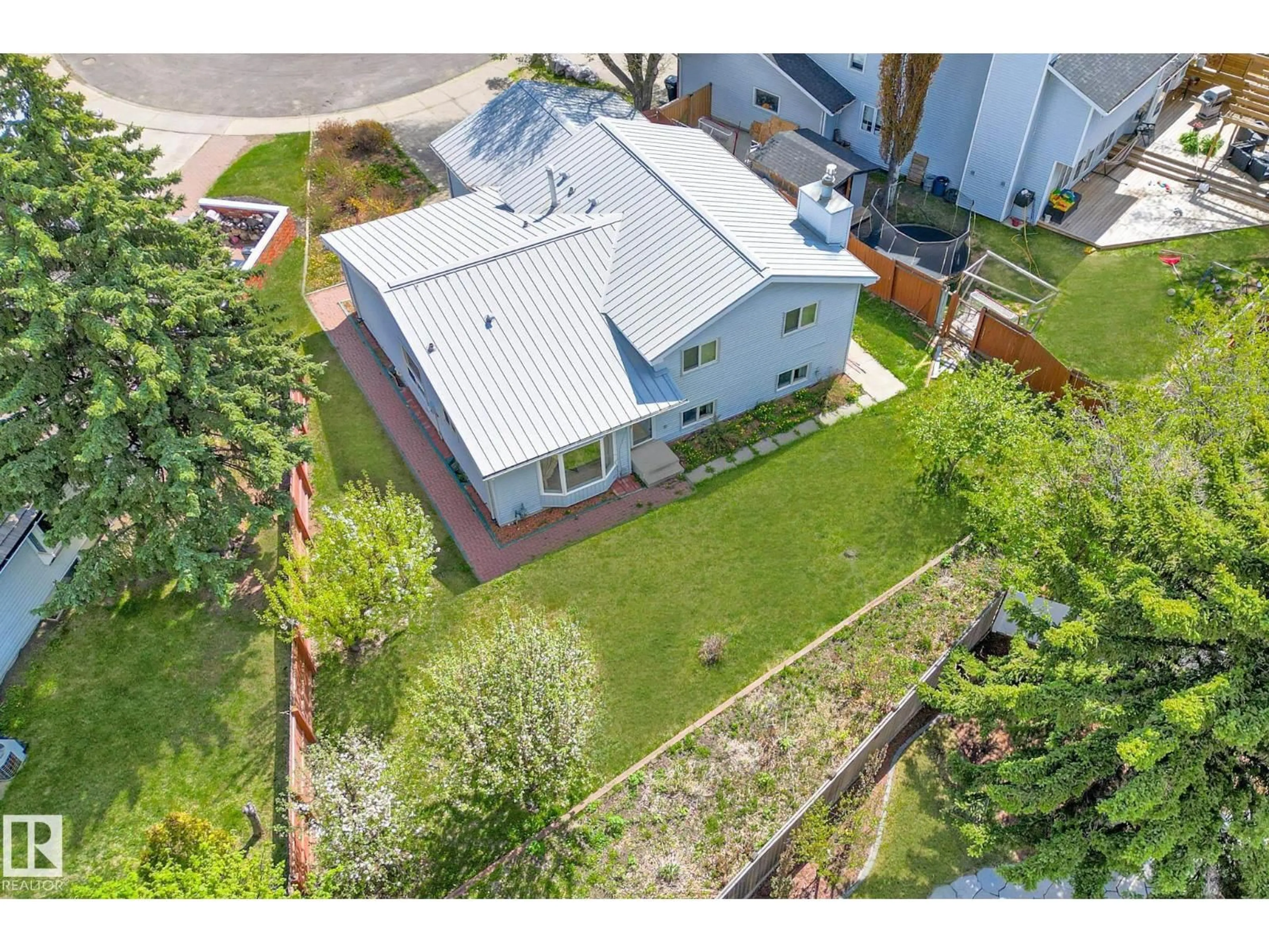 A pic from outside/outdoor area/front of a property/back of a property/a pic from drone, street for 17946 57 AV, Edmonton Alberta T6M1X3