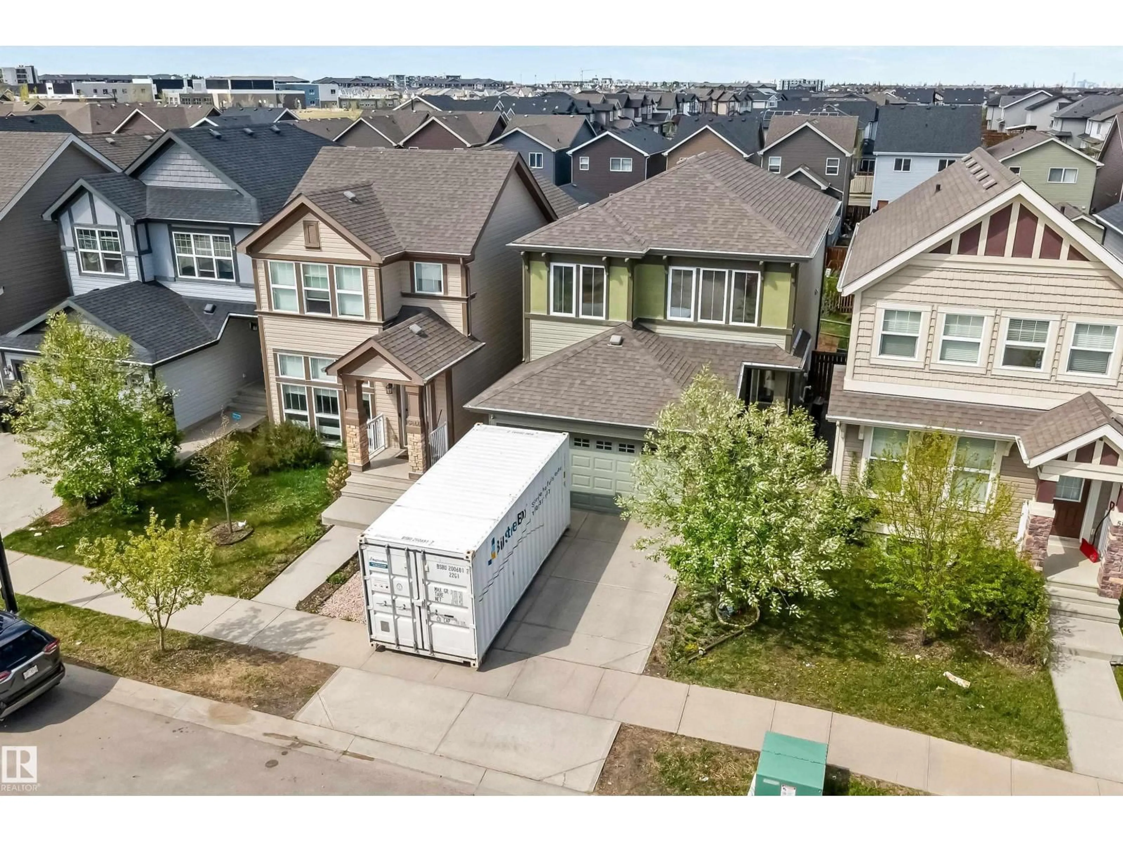 A pic from outside/outdoor area/front of a property/back of a property/a pic from drone, street for 5842 ANTHONY CR, Edmonton Alberta T6W3H5