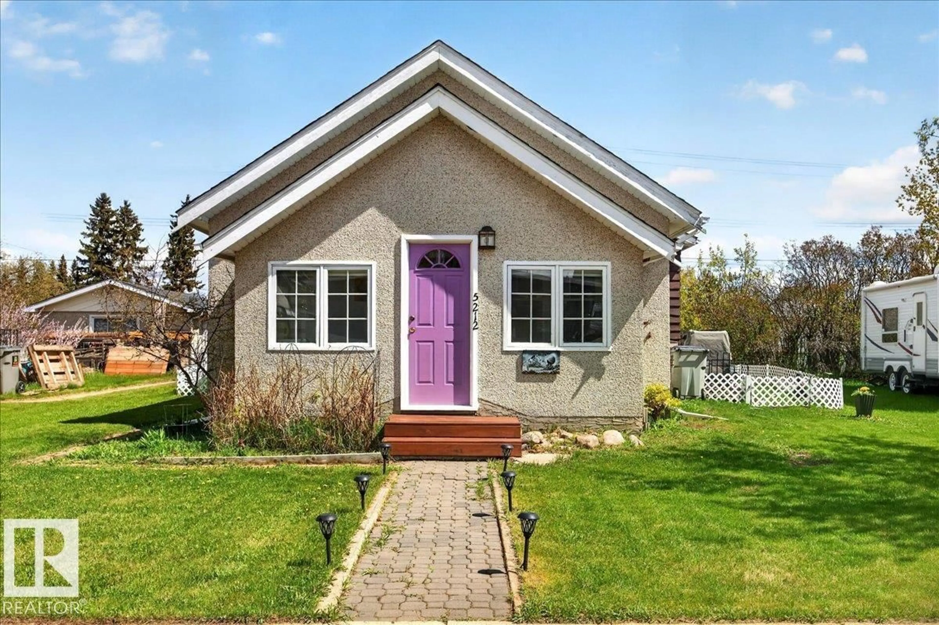 Home with vinyl exterior material, street for 5212 51 AV, Mundare Alberta T0B3H0