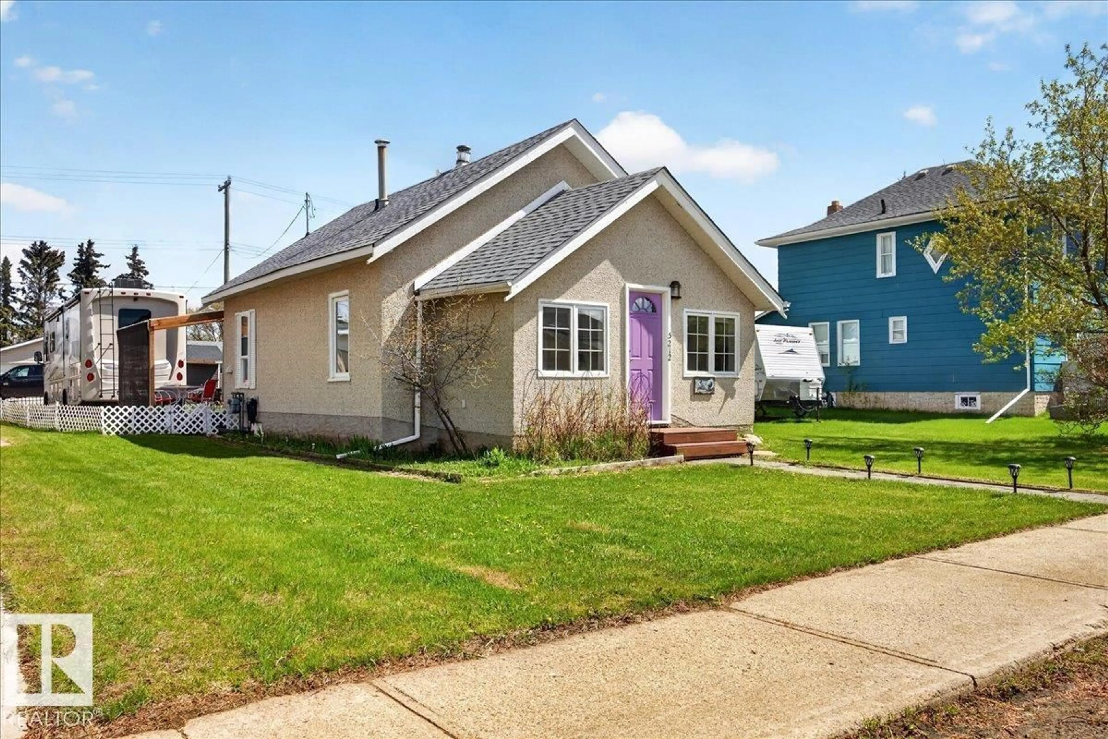 Home with vinyl exterior material, street for 5212 51 AV, Mundare Alberta T0B3H0