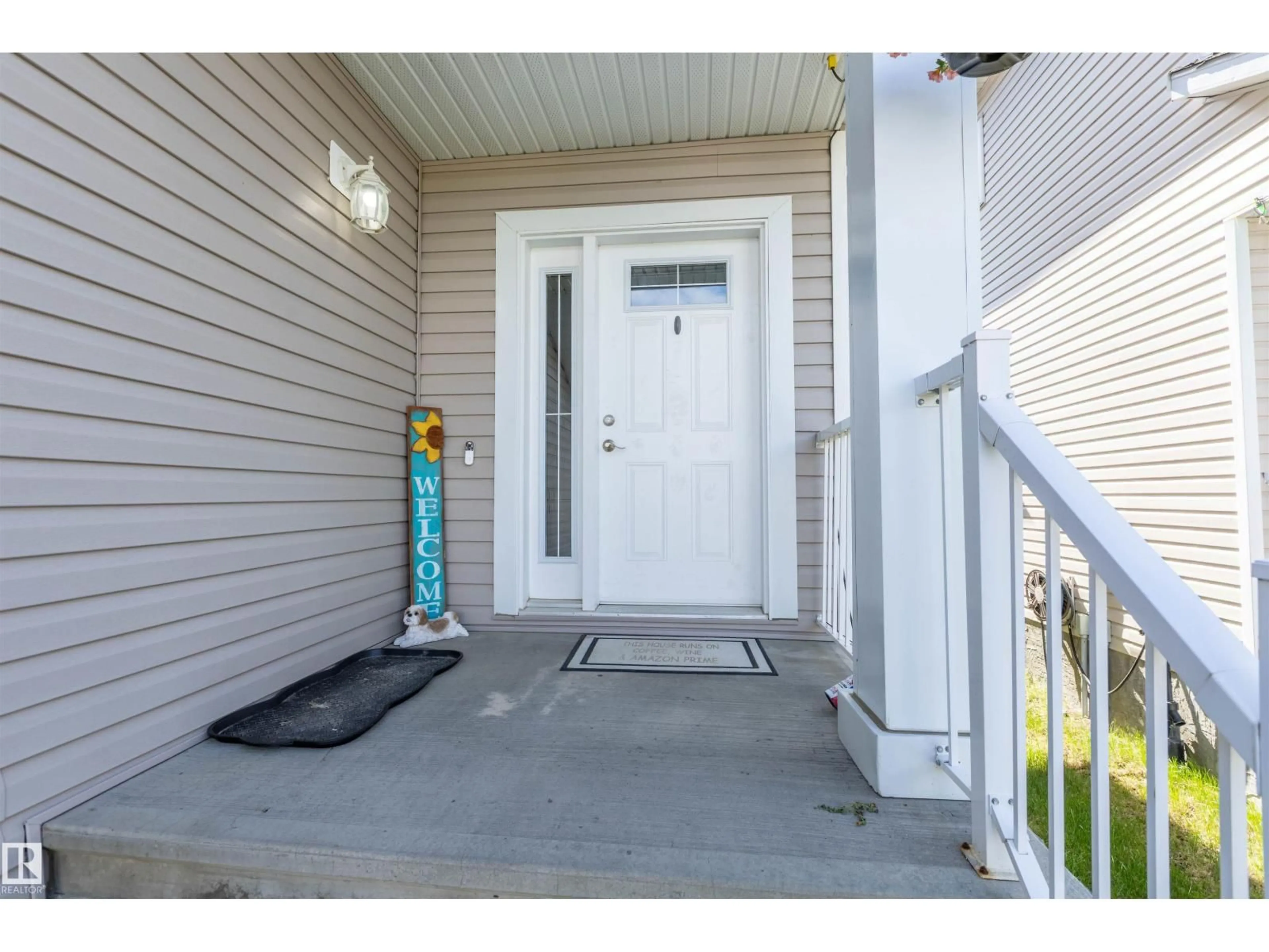 Indoor entryway for 8907 97A AV, Morinville Alberta T8R2N6