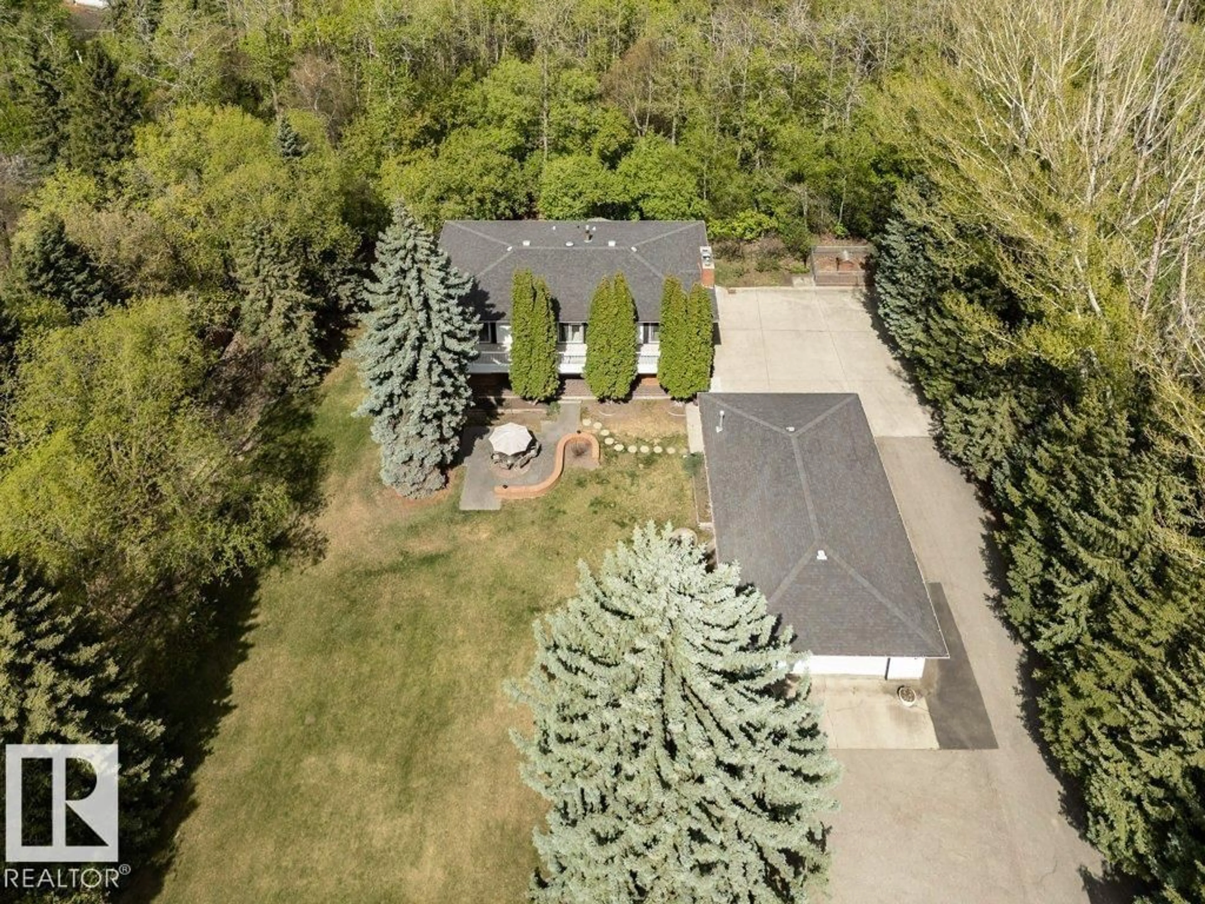 A pic from outside/outdoor area/front of a property/back of a property/a pic from drone, street for 260 WINDERMERE DR, Edmonton Alberta T6W0S4