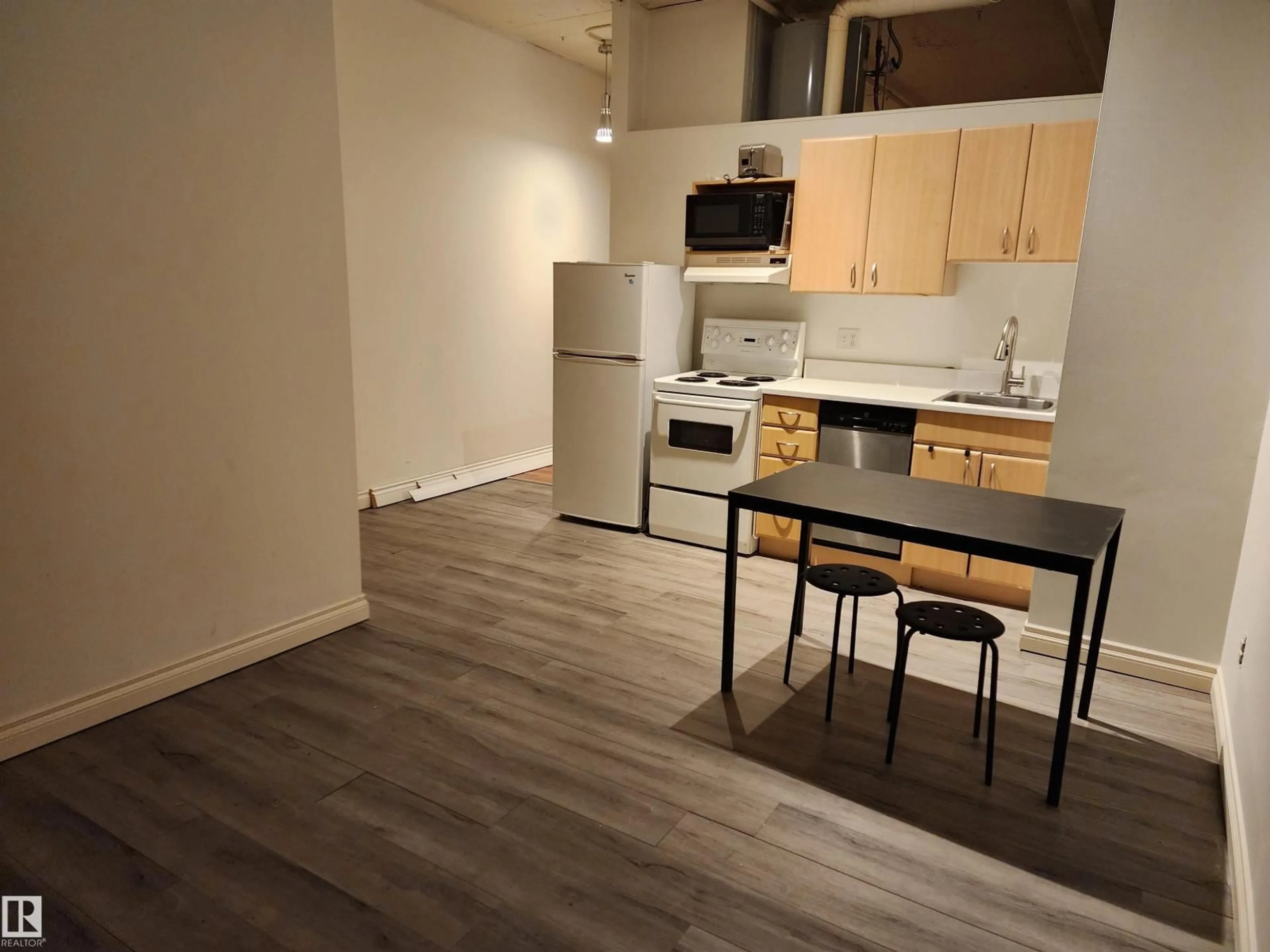 A pic of a room for 1002 - 10024 JASPER AV, Edmonton Alberta T5J1R9