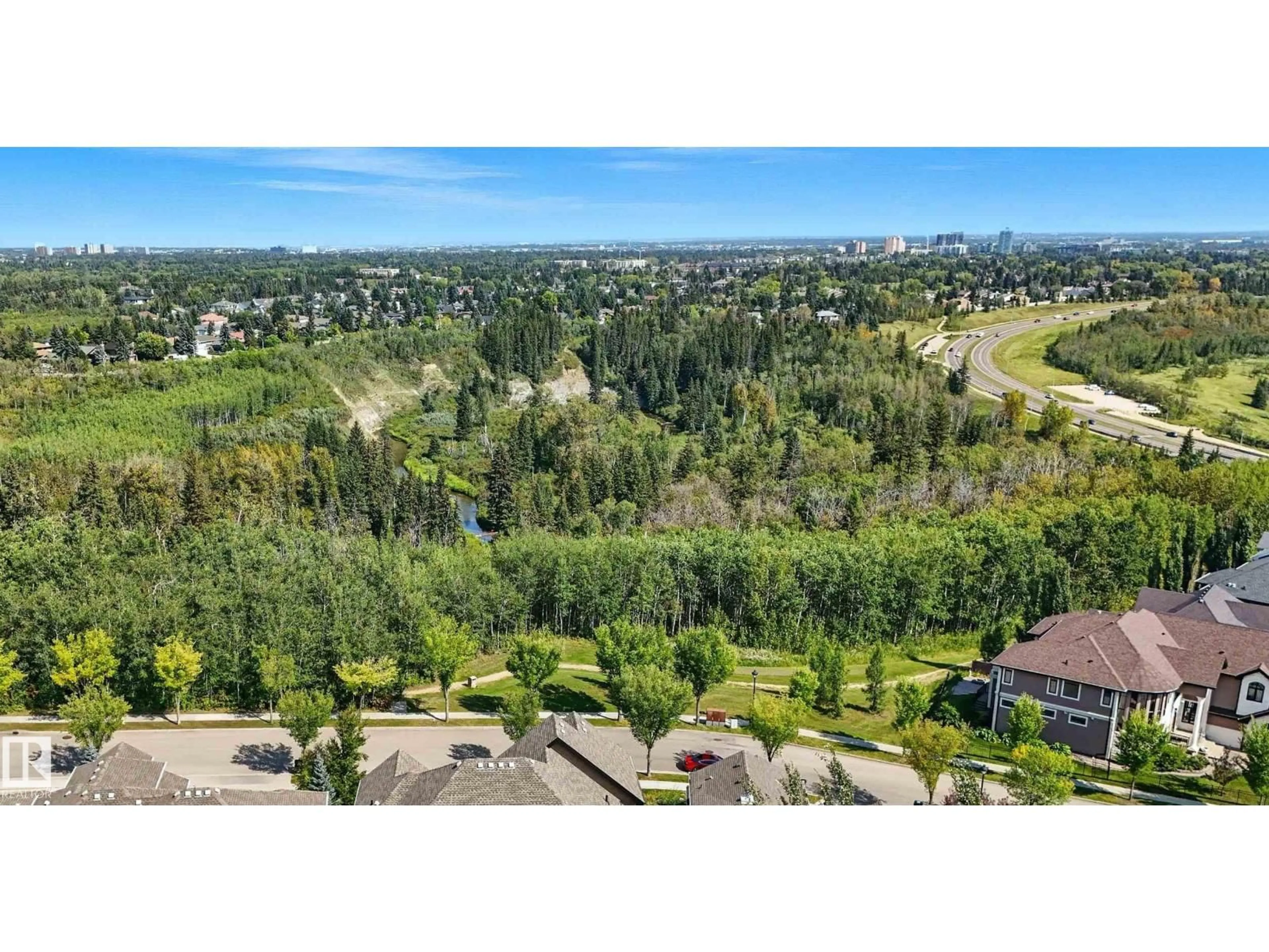 A pic from outside/outdoor area/front of a property/back of a property/a pic from drone, unknown for 1004 HOLLANDS PT, Edmonton Alberta T6R3T1