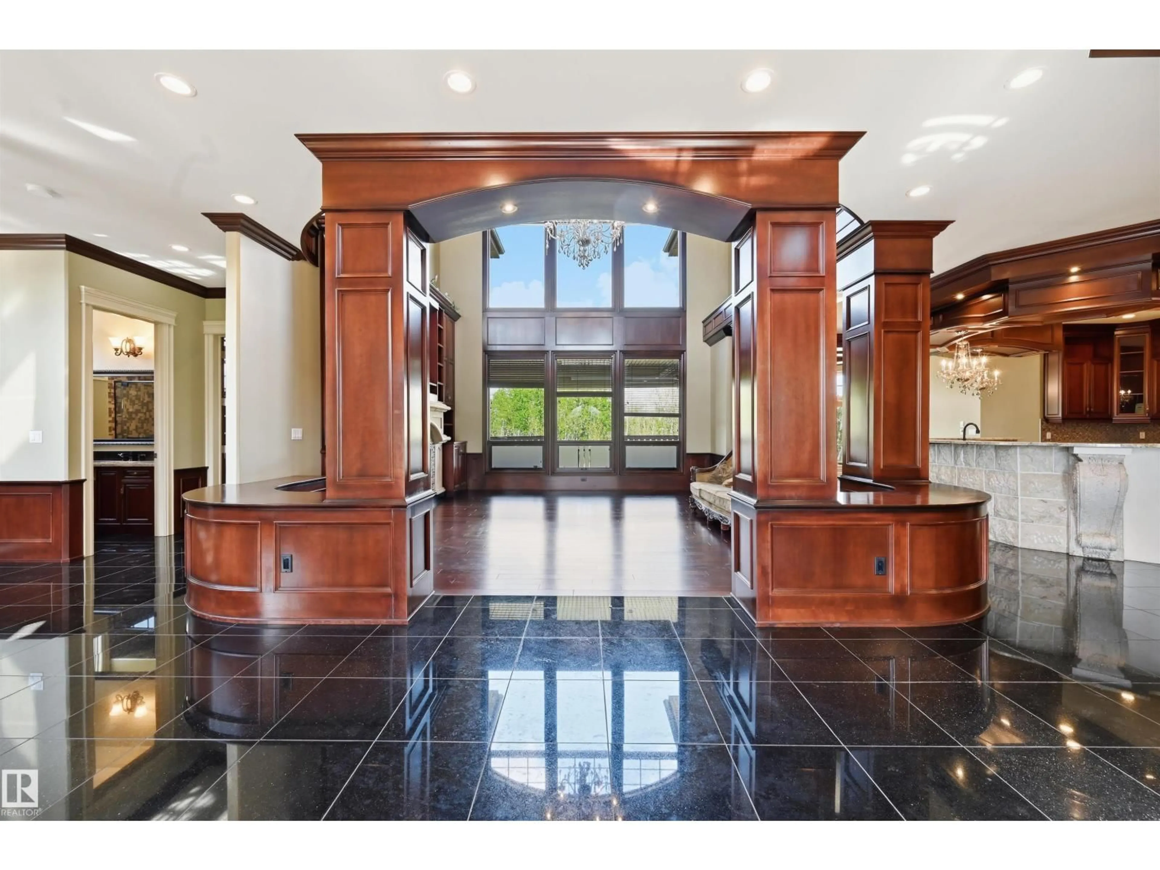 Indoor foyer for 1004 HOLLANDS PT, Edmonton Alberta T6R3T1