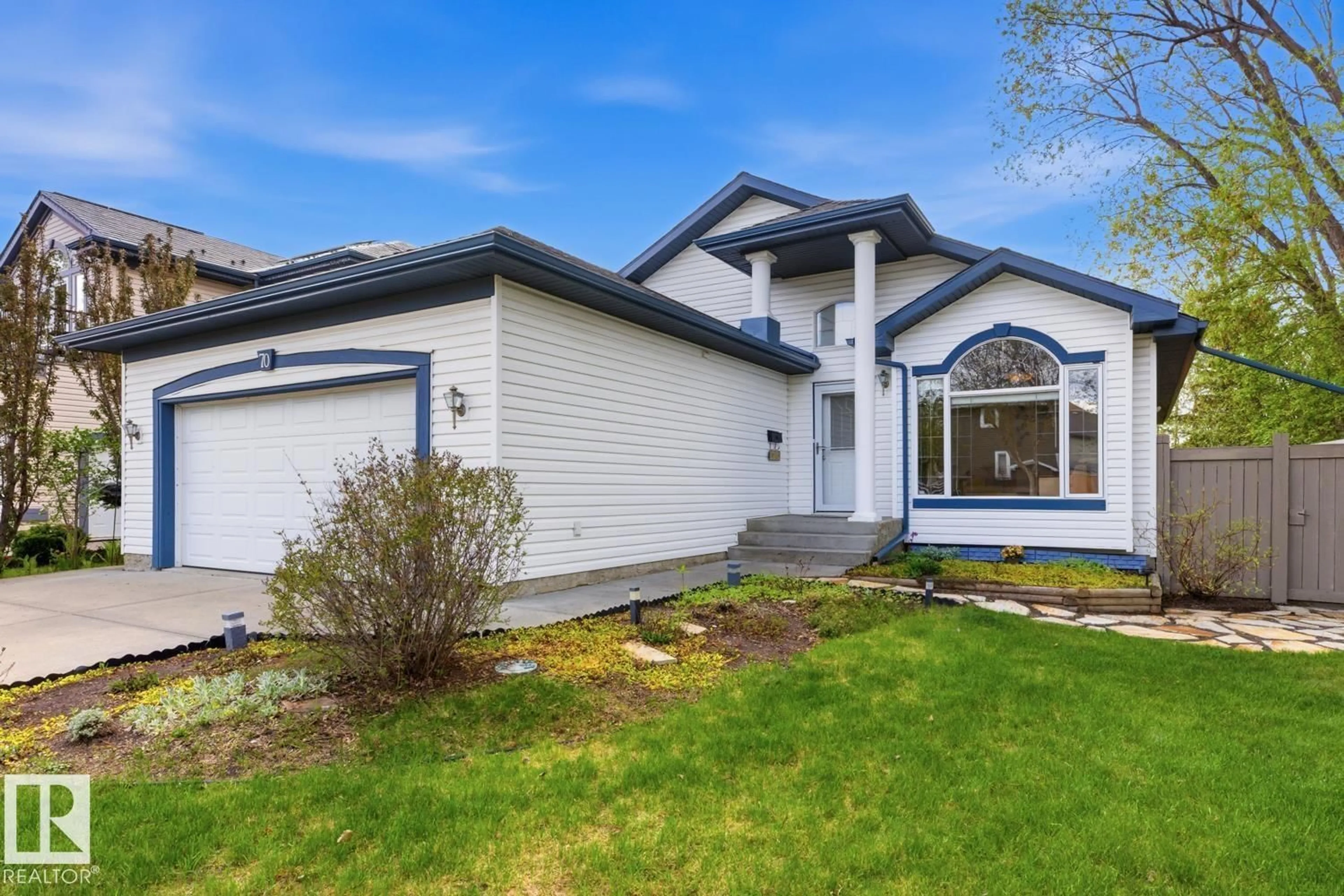 Home with vinyl exterior material, street for 70 EASTCOTT DR, St. Albert Alberta T8N7B2