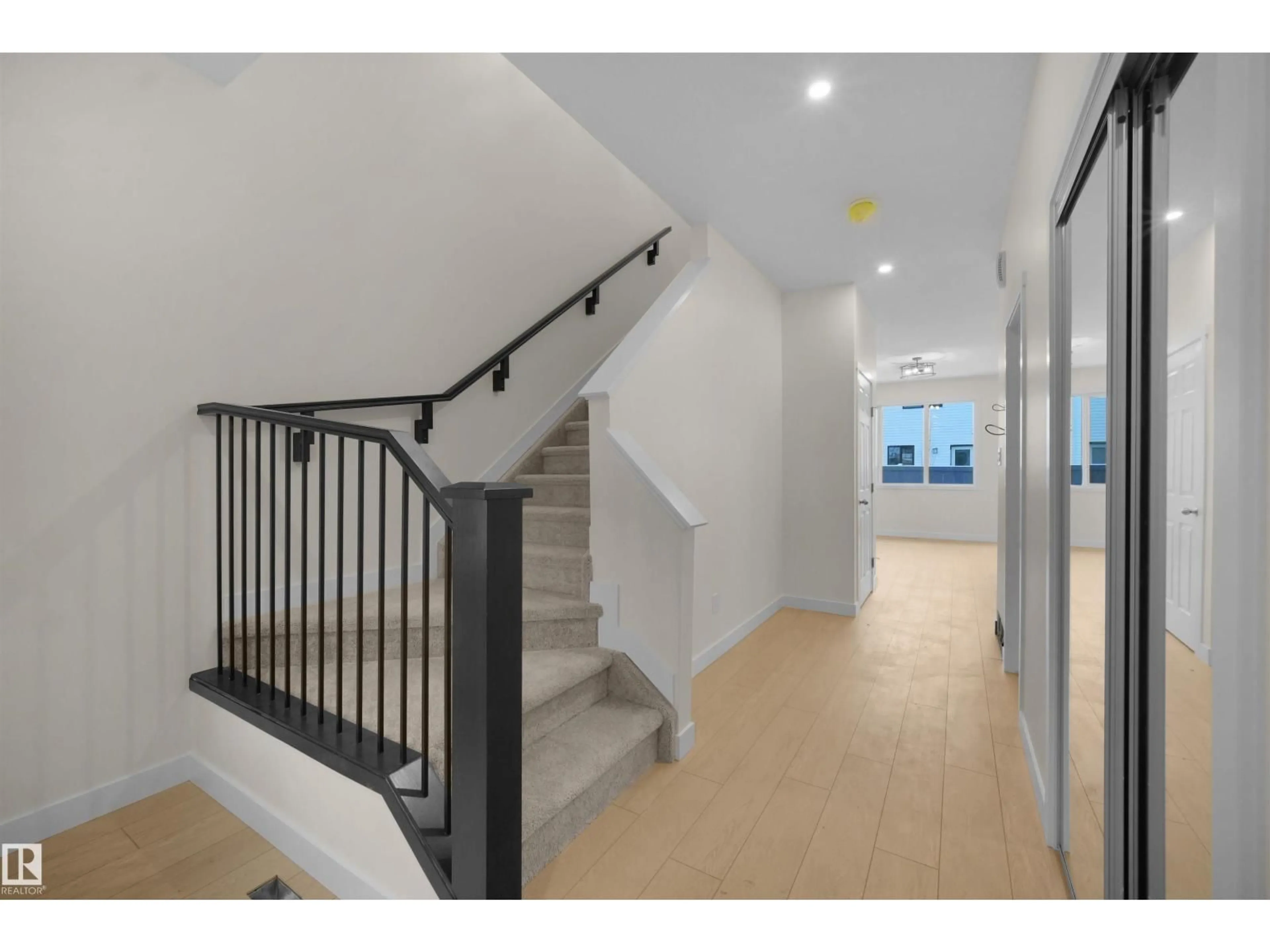 Indoor foyer for 6331 175 AV, Edmonton Alberta T5Y4B7