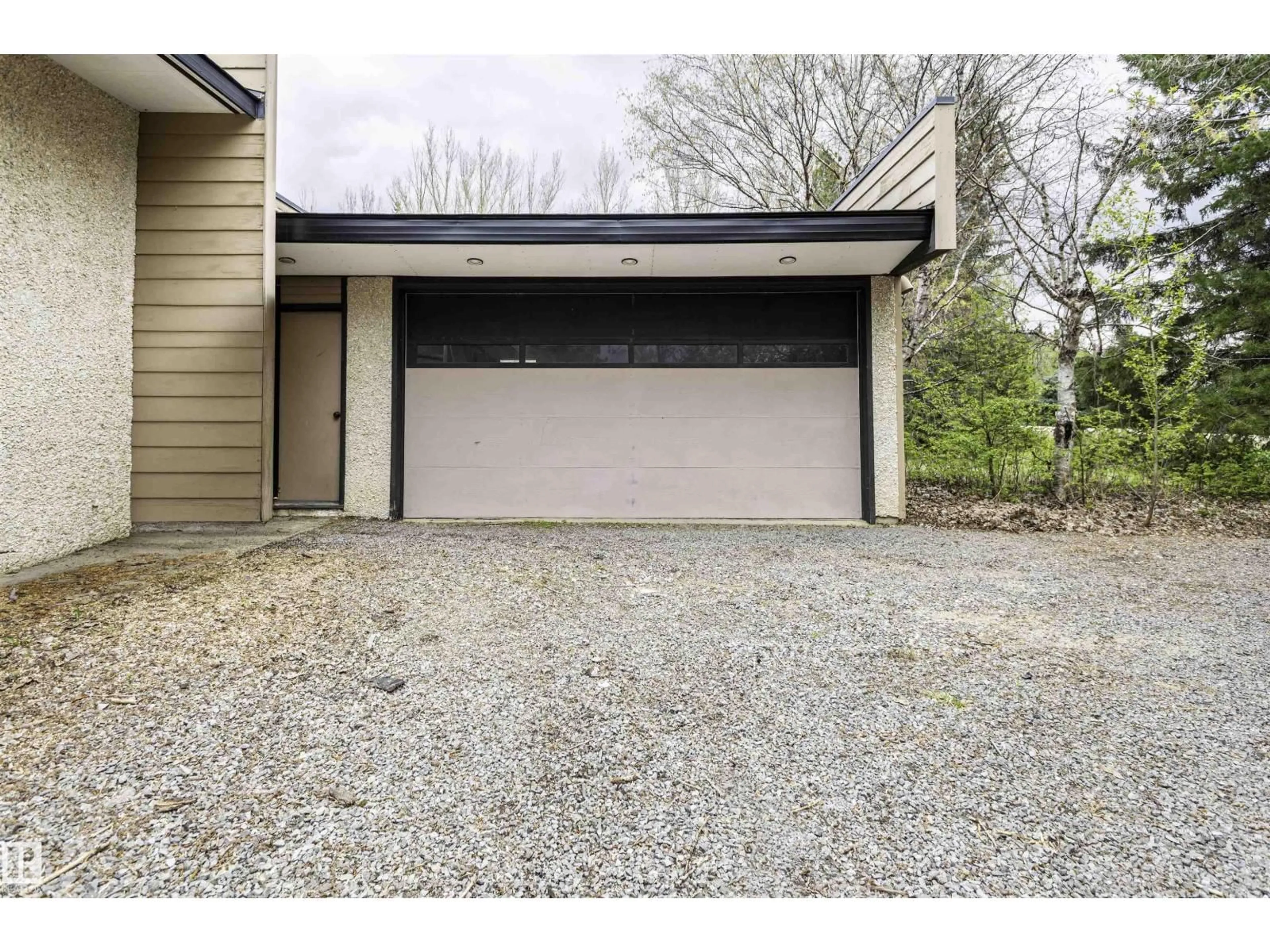 Indoor garage for 55305 - 18 RANGE RD 242, Rural Sturgeon County Alberta T8T1Y1