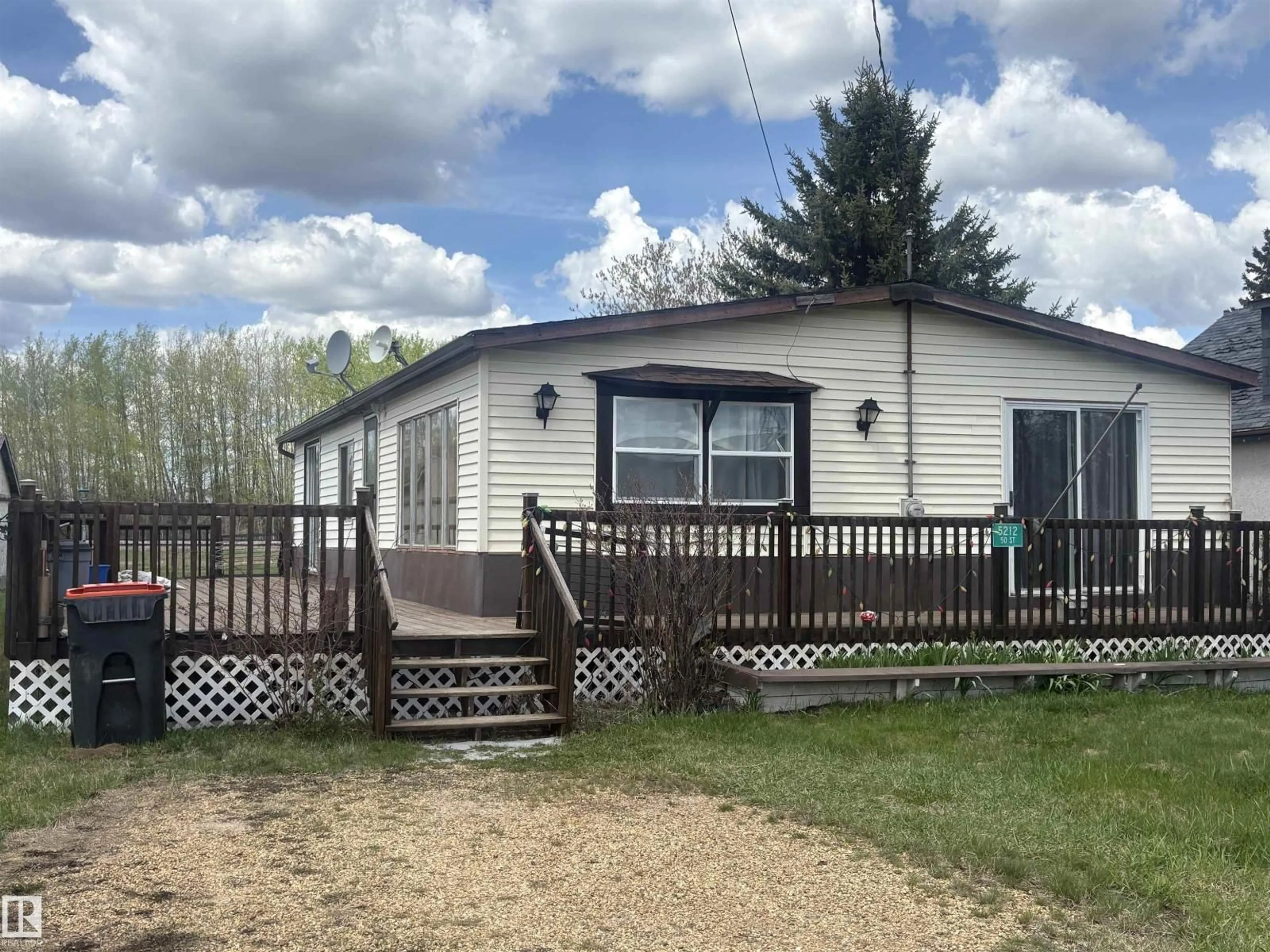 Unknown for 5212 50 ST, Newbrook Alberta T0A2P0