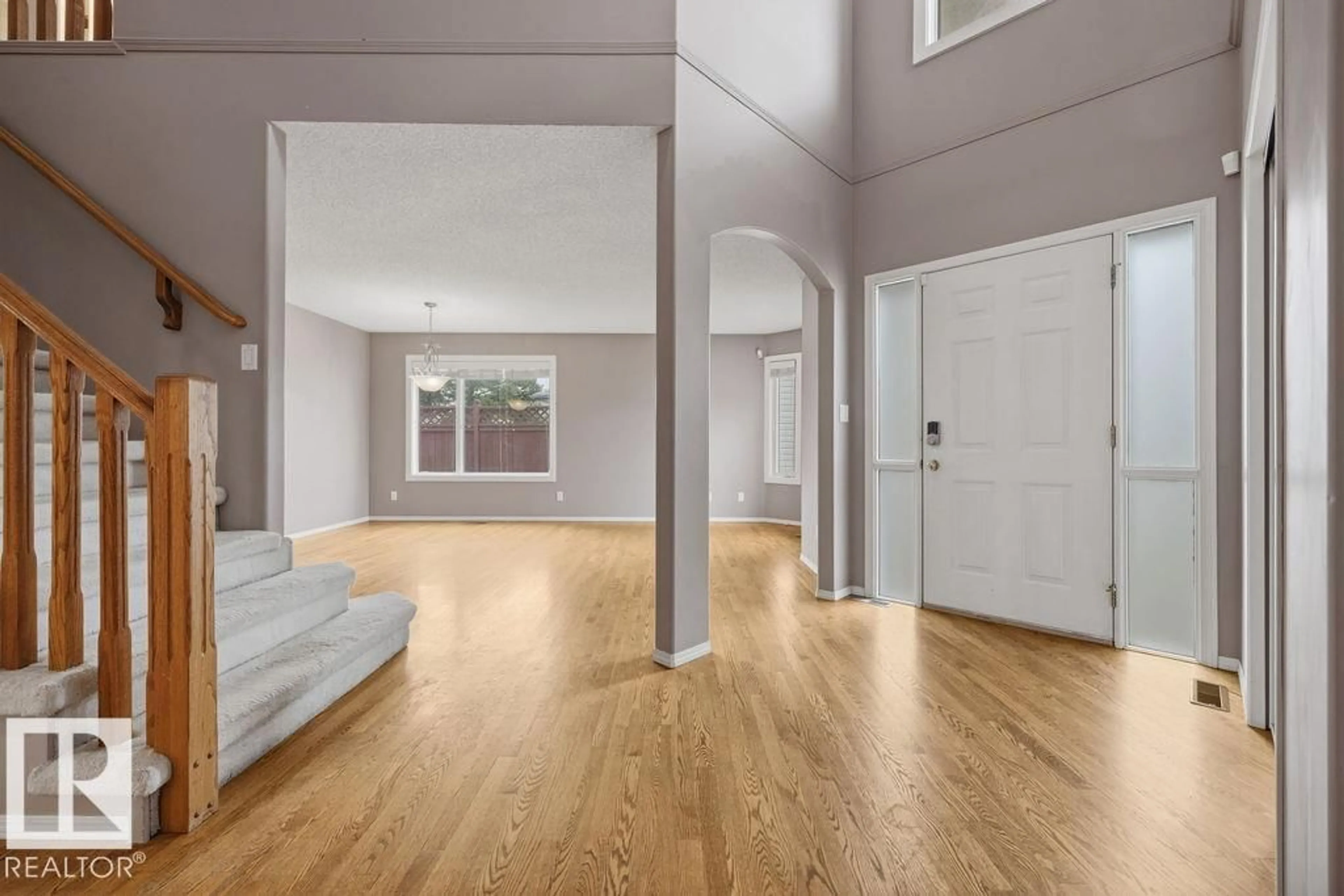 Indoor entryway for 10 COLONIALE, Beaumont Alberta T4X1L3
