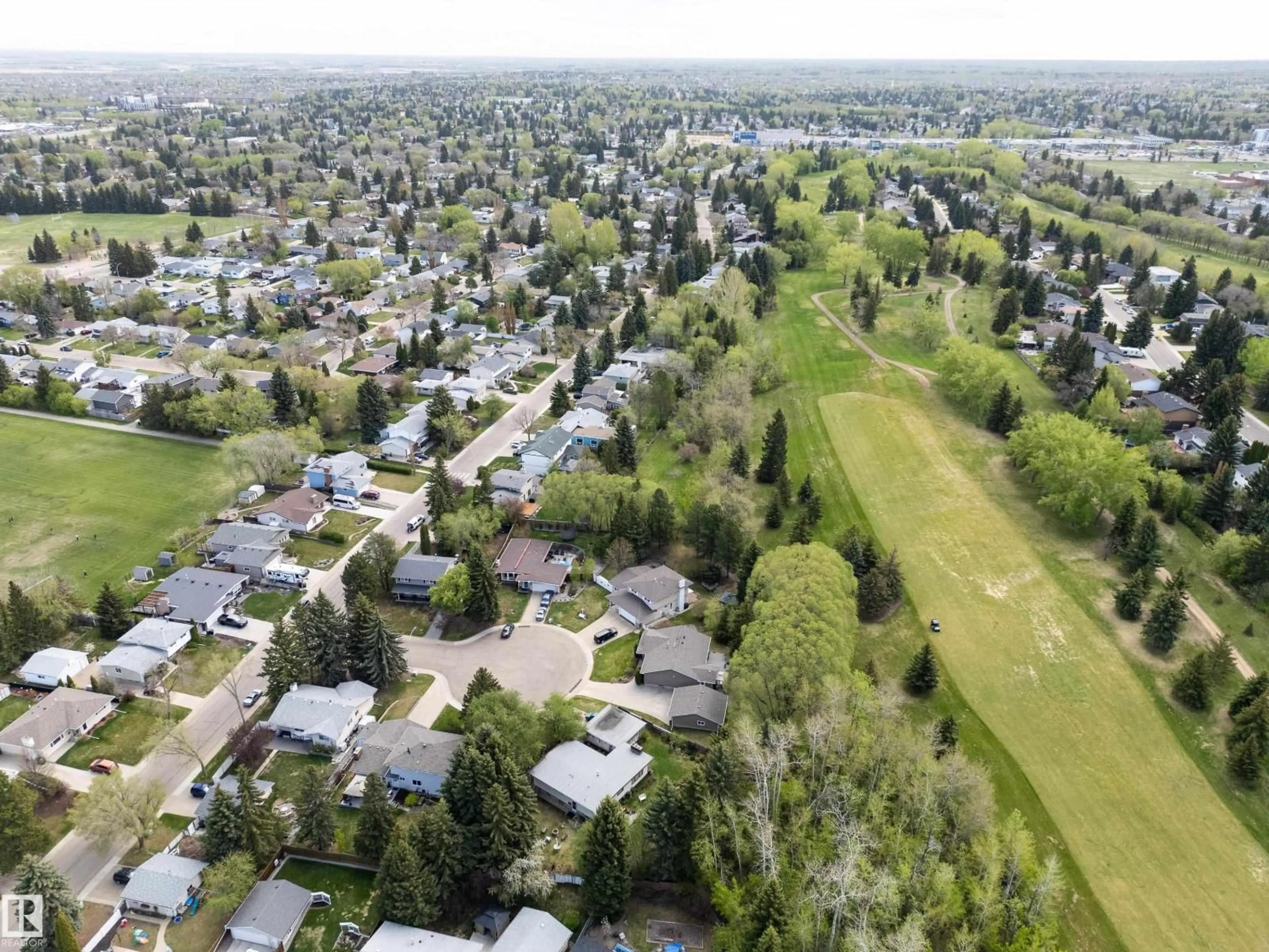 A pic from outside/outdoor area/front of a property/back of a property/a pic from drone, street for 205 MANOR CO, Sherwood Park Alberta T8A0S8